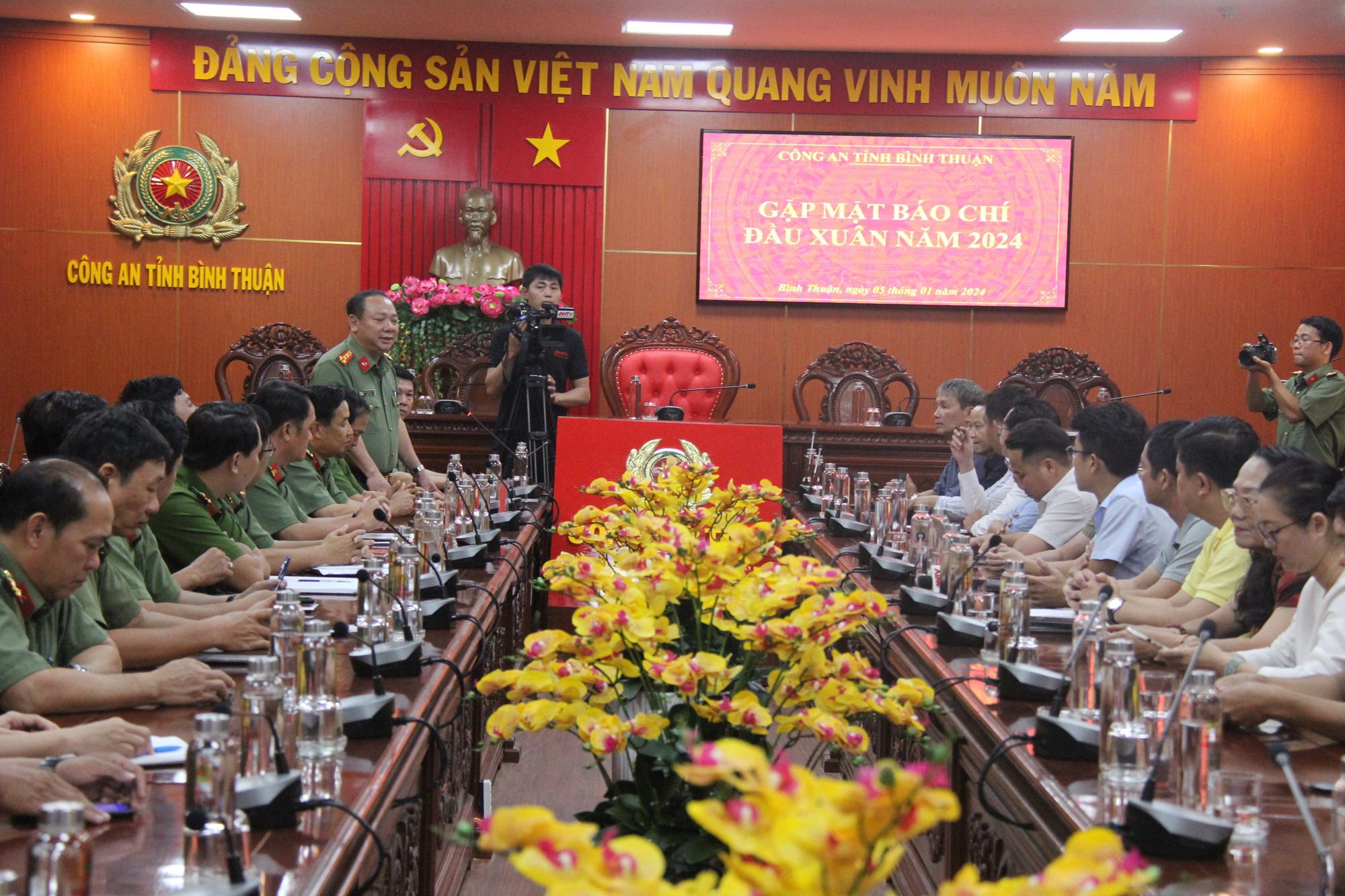 Công an Bình Thuận bắt giữ nhiều học sinh, sinh viên buôn pháo lậu- Ảnh 2.
