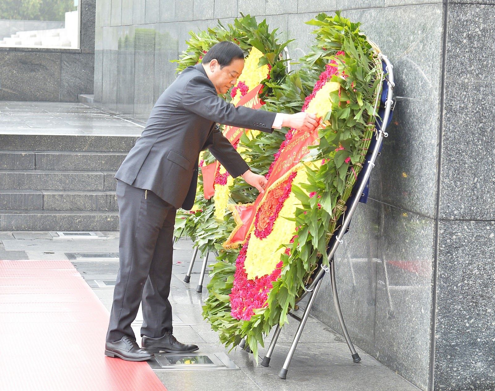 Lễ đón trọng thể Thủ tướng Lào Sonexay Siphandone thăm chính thức Việt Nam- Ảnh 3.