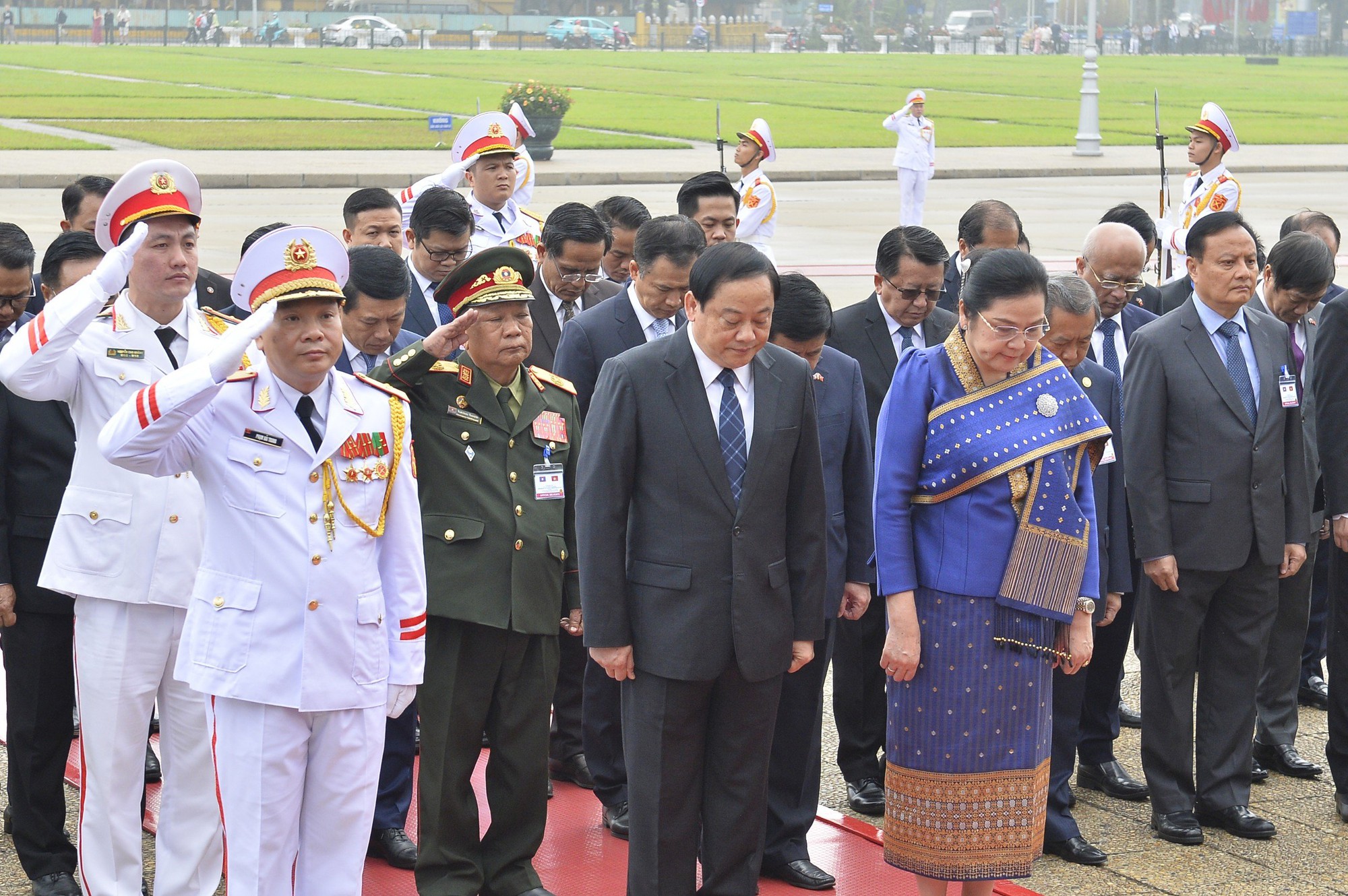 Lễ đón trọng thể Thủ tướng Lào Sonexay Siphandone thăm chính thức Việt Nam- Ảnh 4.