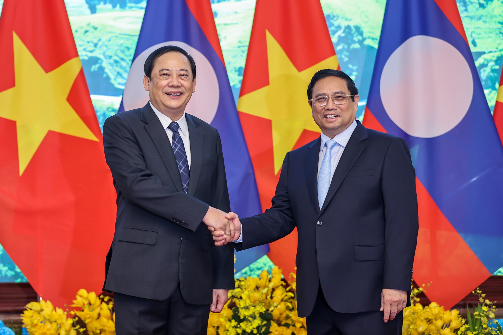 Lễ đón trọng thể Thủ tướng Lào Sonexay Siphandone thăm chính thức Việt Nam- Ảnh 7.