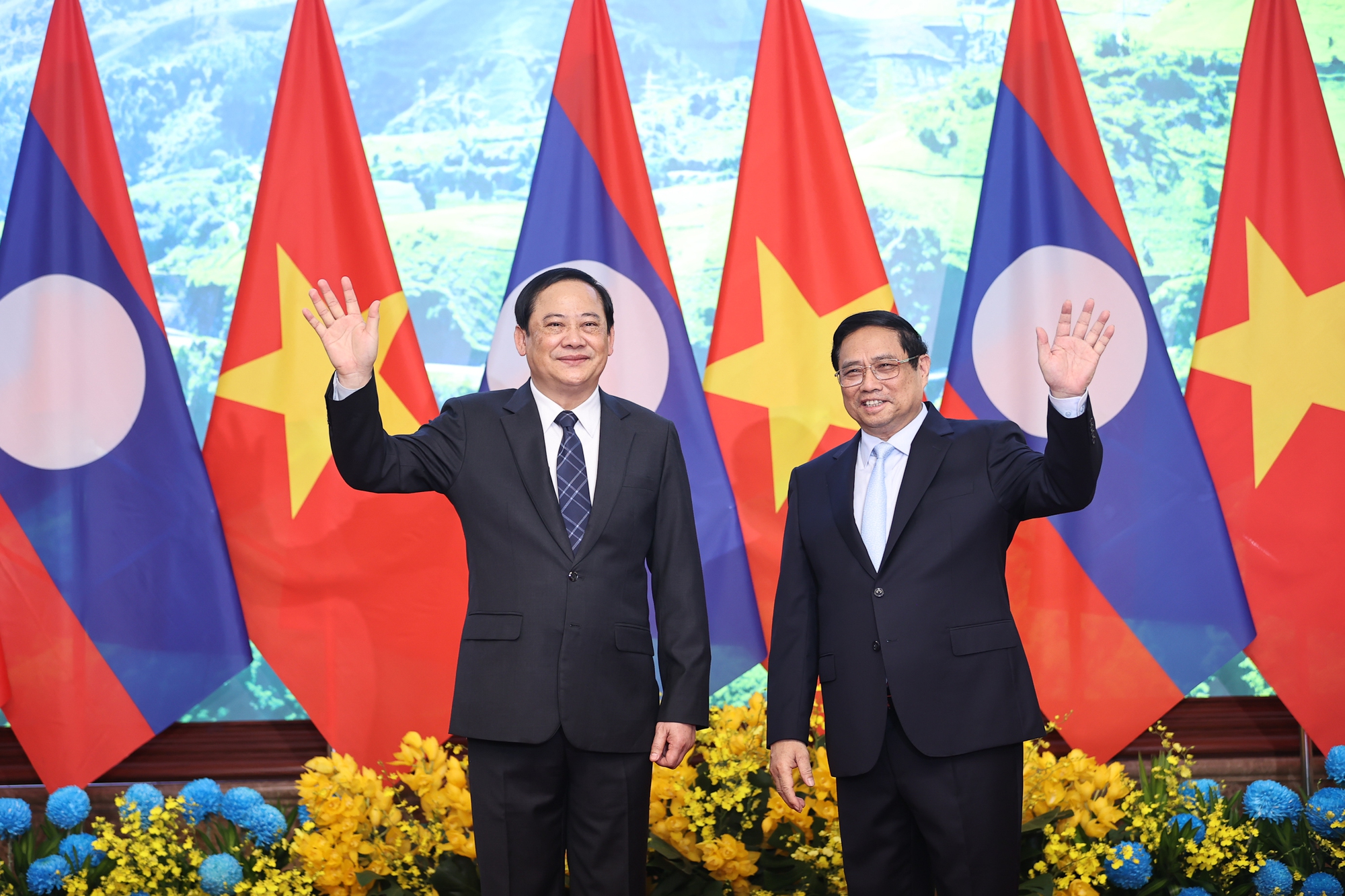 Lễ đón trọng thể Thủ tướng Lào Sonexay Siphandone thăm chính thức Việt Nam- Ảnh 6.