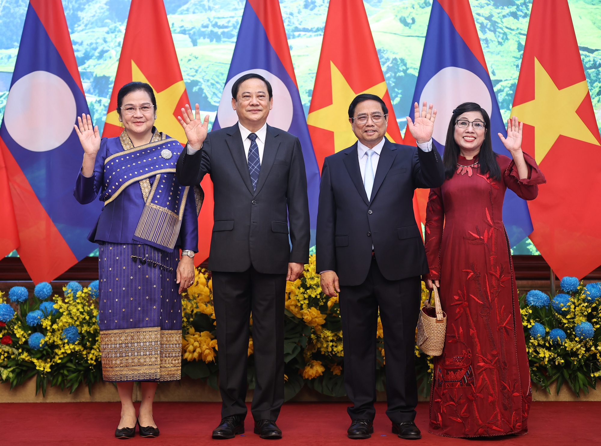 Lễ đón trọng thể Thủ tướng Lào Sonexay Siphandone thăm chính thức Việt Nam- Ảnh 8.