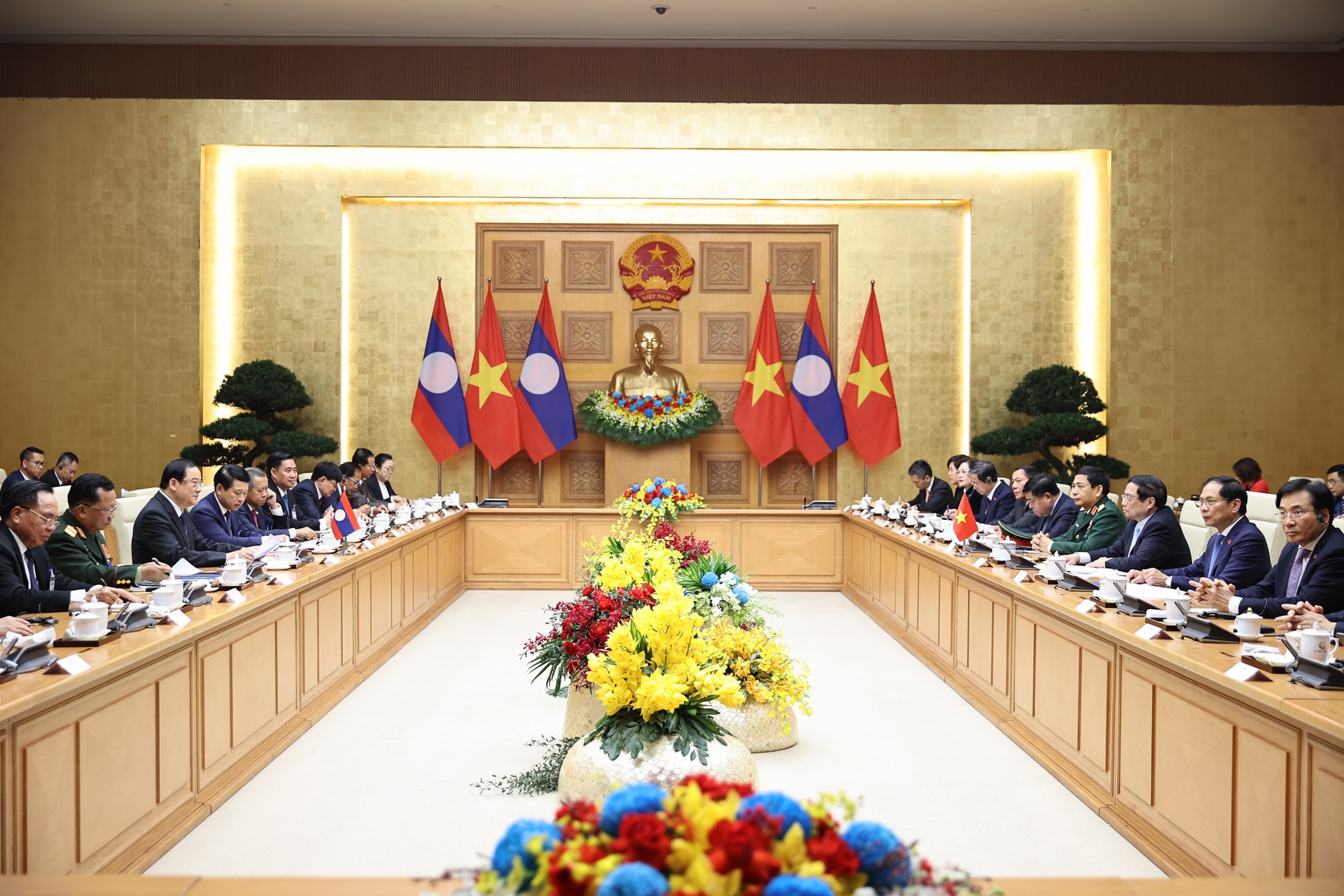 Lễ đón trọng thể Thủ tướng Lào Sonexay Siphandone thăm chính thức Việt Nam- Ảnh 12.