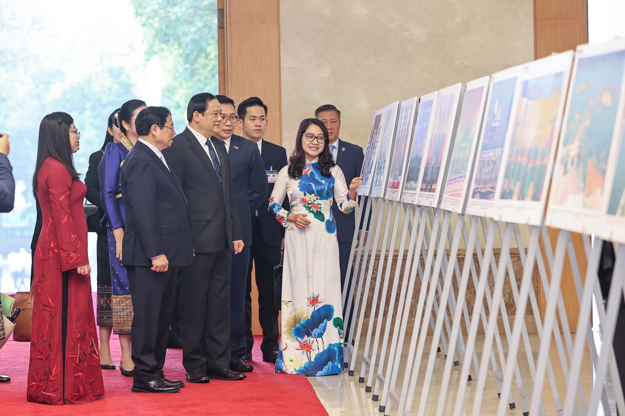 Lễ đón trọng thể Thủ tướng Lào Sonexay Siphandone thăm chính thức Việt Nam- Ảnh 10.
