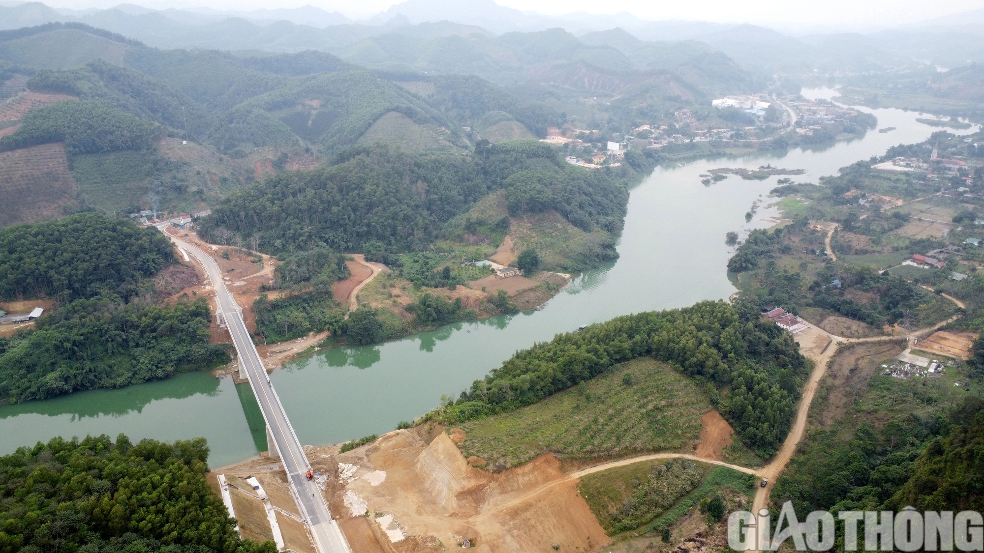 Người dân Tuyên Quang hết cảnh chờ đò nhờ cây cầu trăm tỷ thứ 9 vượt sông Lô- Ảnh 3.