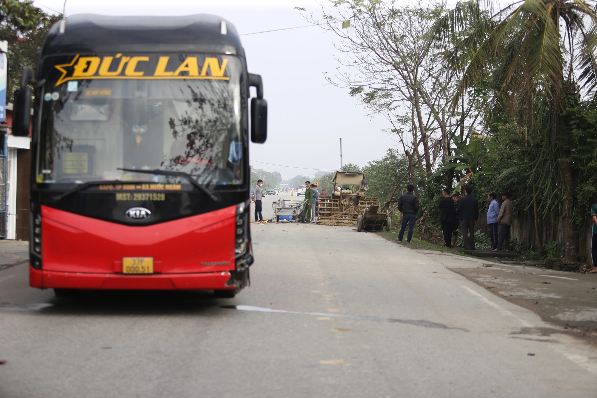 Vụ tai nạn 2 vợ chồng tử vong ở Nghệ An: Làm rõ nghi vấn xe khách chạy sai lộ trình- Ảnh 1.