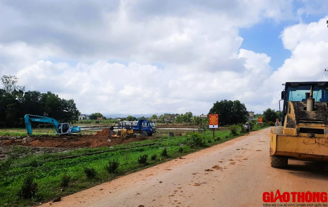 Quảng Trị: Đẩy tiến độ xây dựng các khu tái định cư cao tốc Vạn Ninh - Cam Lộ- Ảnh 1.