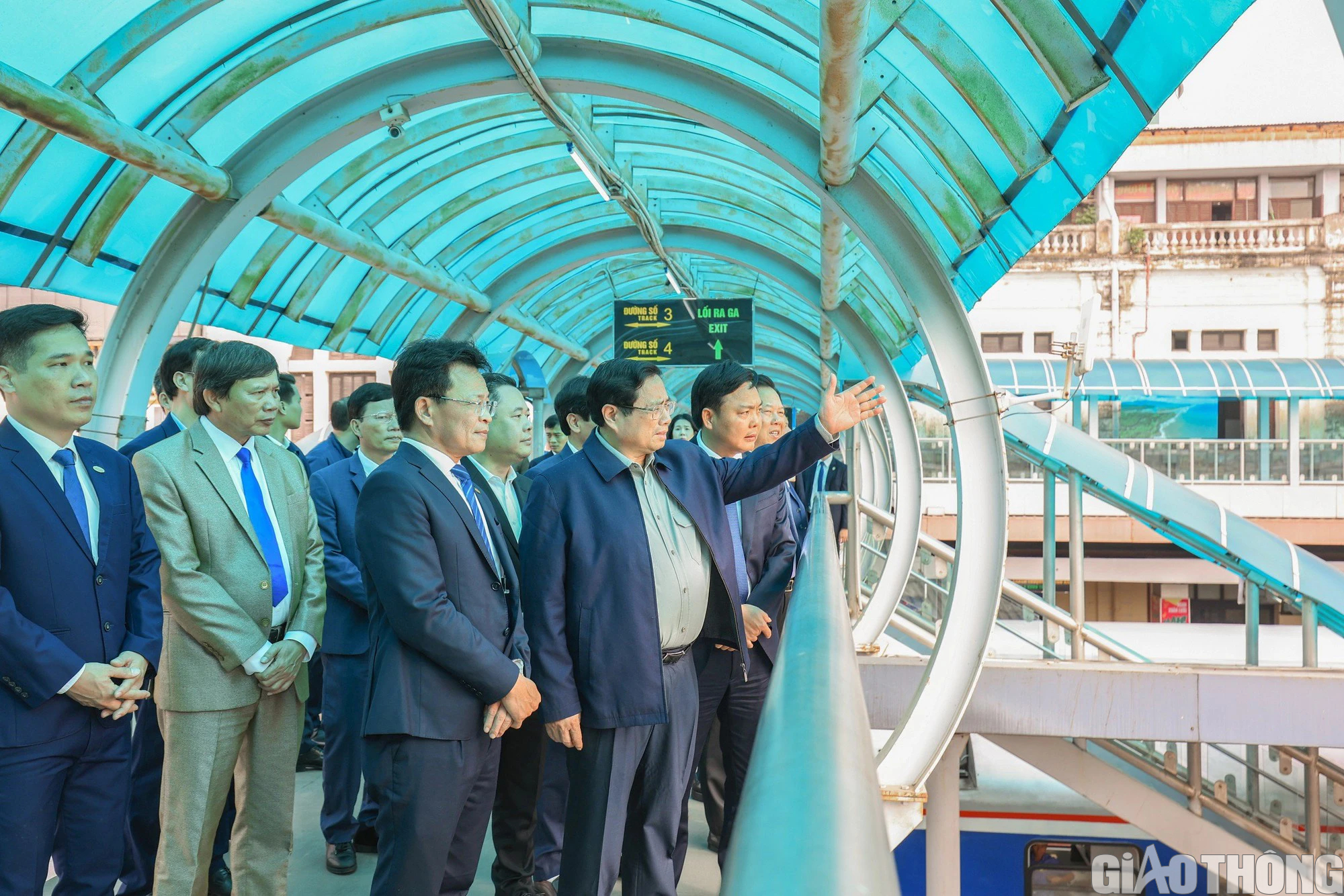 Thủ tướng Phạm Minh Chính thăm, động viên người lao động đường sắt tại ga Hà Nội- Ảnh 7.