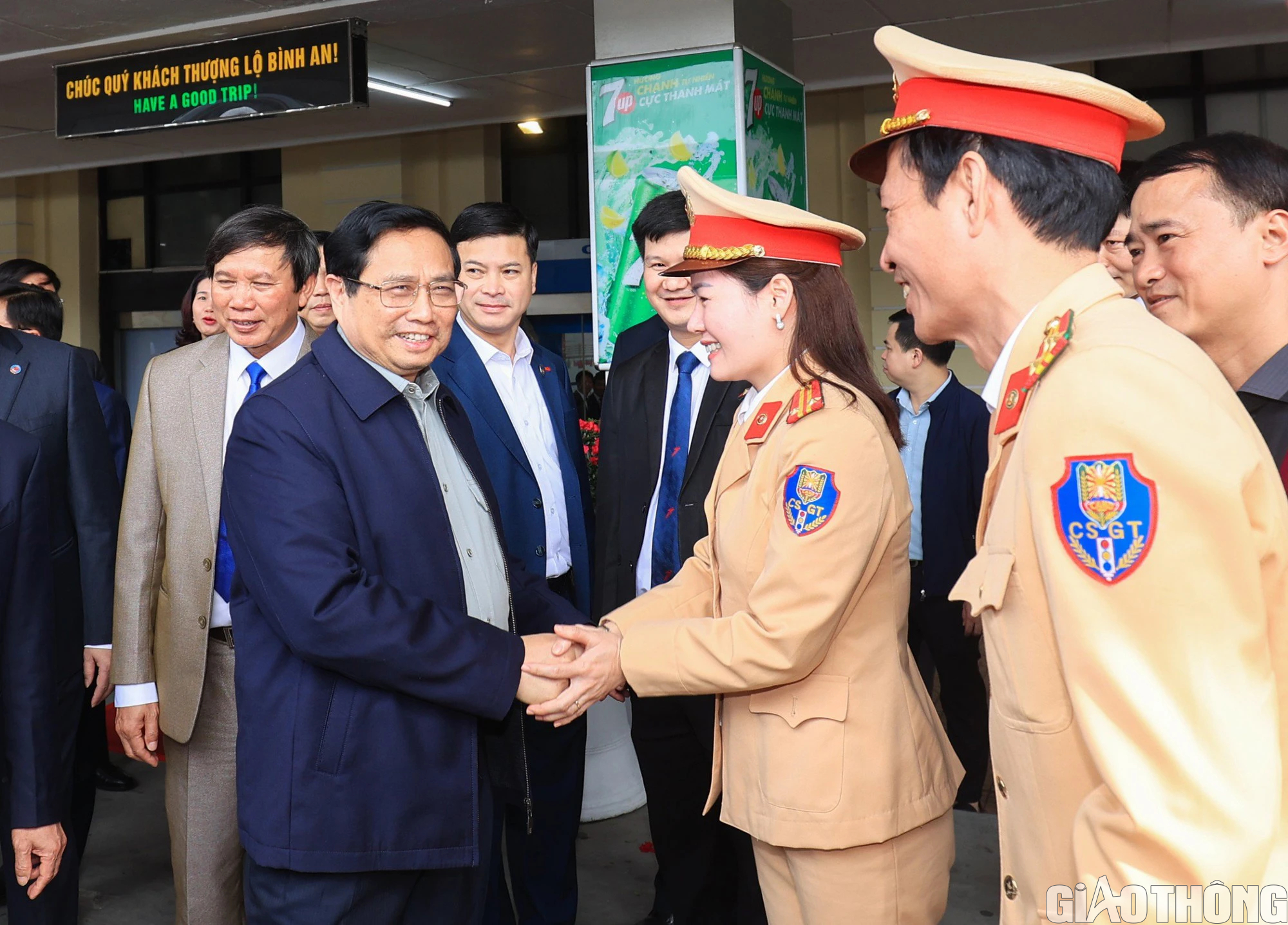 Thủ tướng Phạm Minh Chính thăm, động viên người lao động đường sắt tại ga Hà Nội- Ảnh 9.