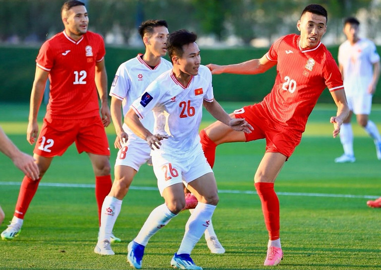 Tuyển Việt Nam bất ngờ thua đội bóng kém 4 bậc trên bảng xếp FIFA trước Asian Cup- Ảnh 1.