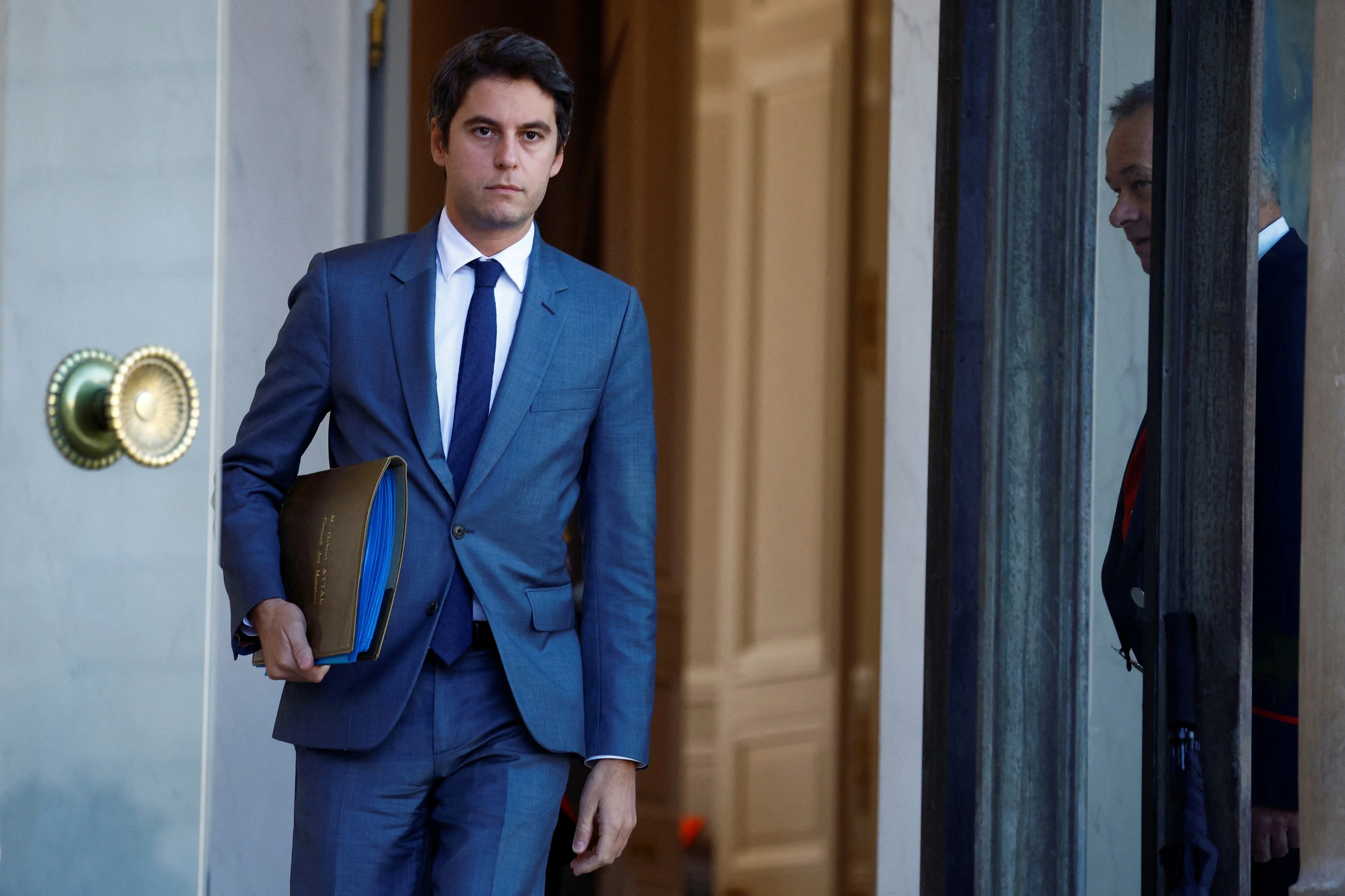 Chân dung tân thủ tướng Pháp trẻ nhất, công khai là người đồng tính- Ảnh 2.