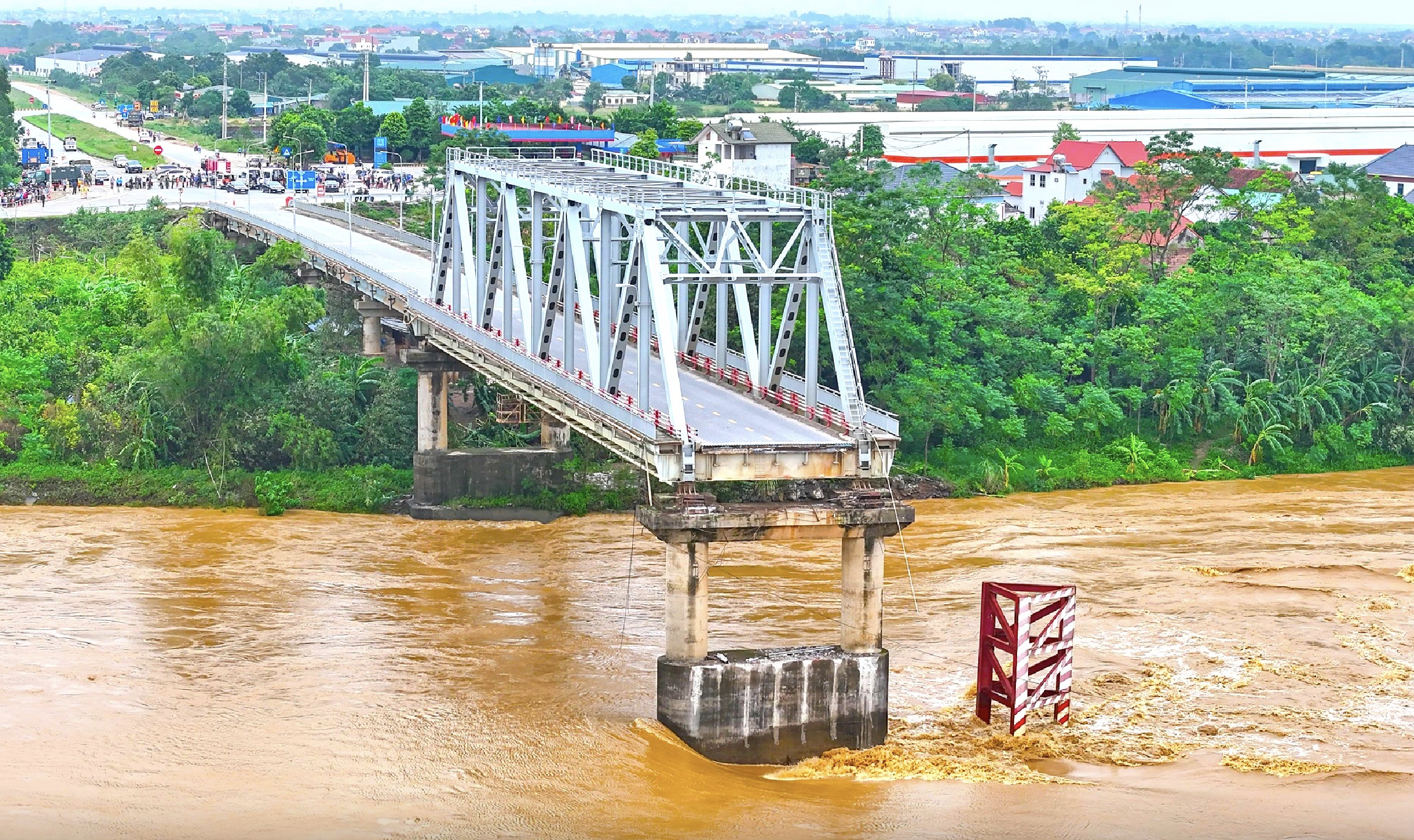 Cho phép xây cầu Phong Châu mới theo quy định xây dựng khẩn cấp- Ảnh 1.