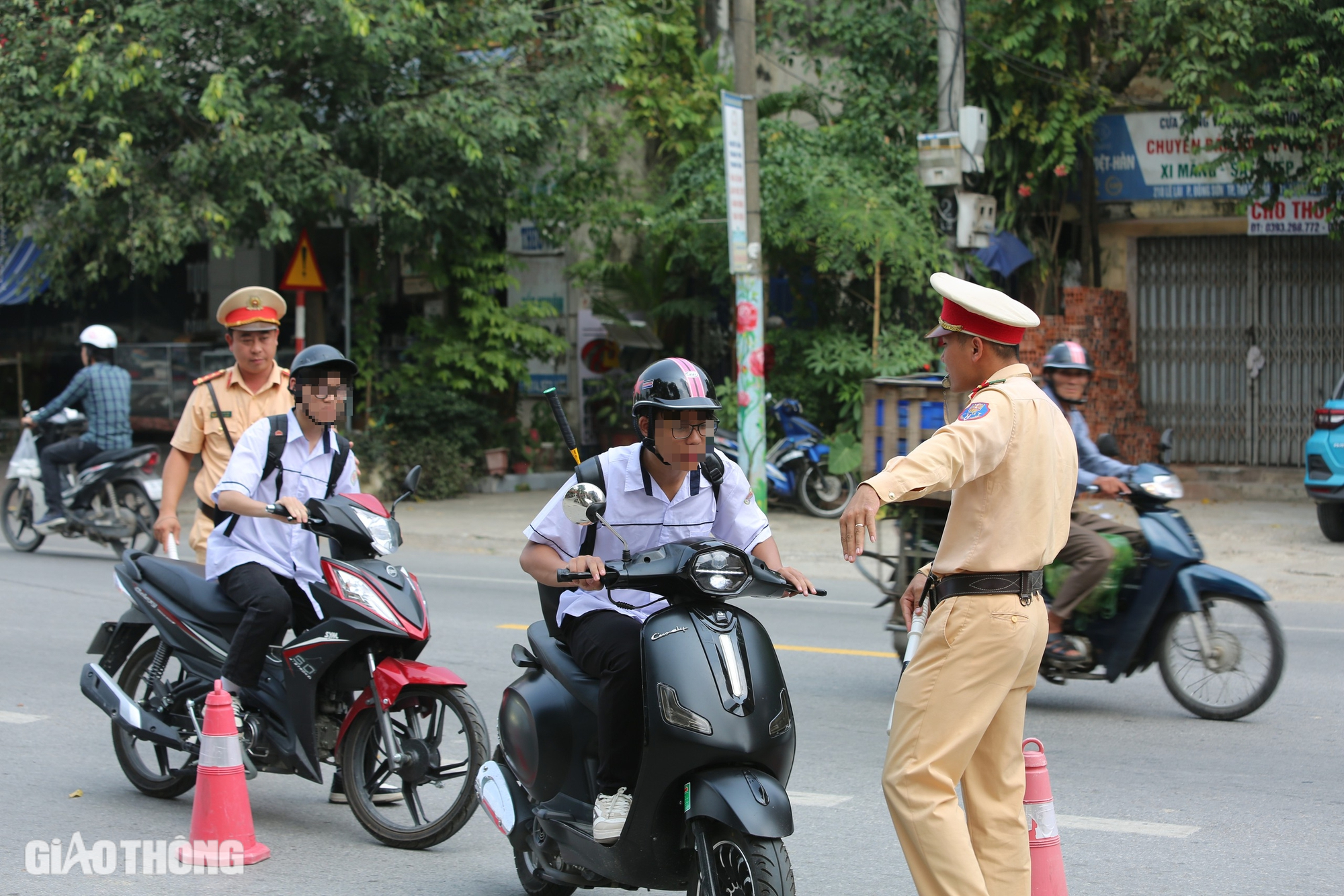 Công an Thanh Hoá hoá trang xử lý hàng trăm học sinh vi phạm w88 com mobile thông- Ảnh 7.