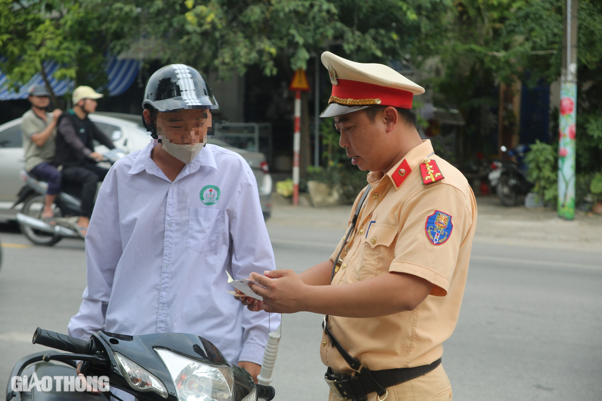 Công an Thanh Hoá hoá trang xử lý hàng trăm học sinh vi phạm w88 com mobile thông- Ảnh 8.