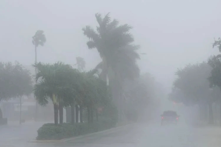 Siêu bão Milton đổ bộ Florida, gây mưa lớn khủng khiếp "1000 năm có 1"- Ảnh 3. Siêu bão Milton đổ bộ Florida, gây mưa lớn khủng khiếp "1000 năm có 1"- Ảnh 3.