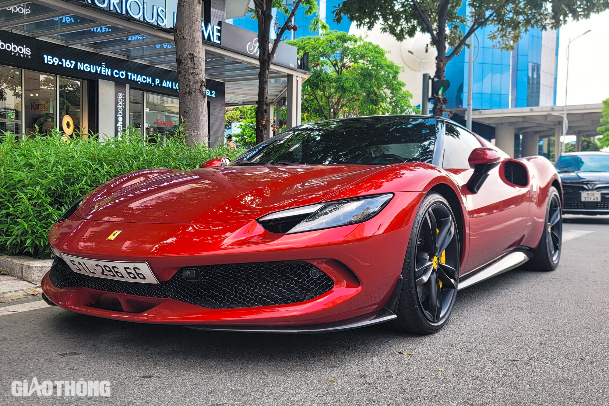 Cận cảnh siêu xe hybrid Ferrari 296 GTB gắn biển số độc tại Việt Nam- Ảnh 1.