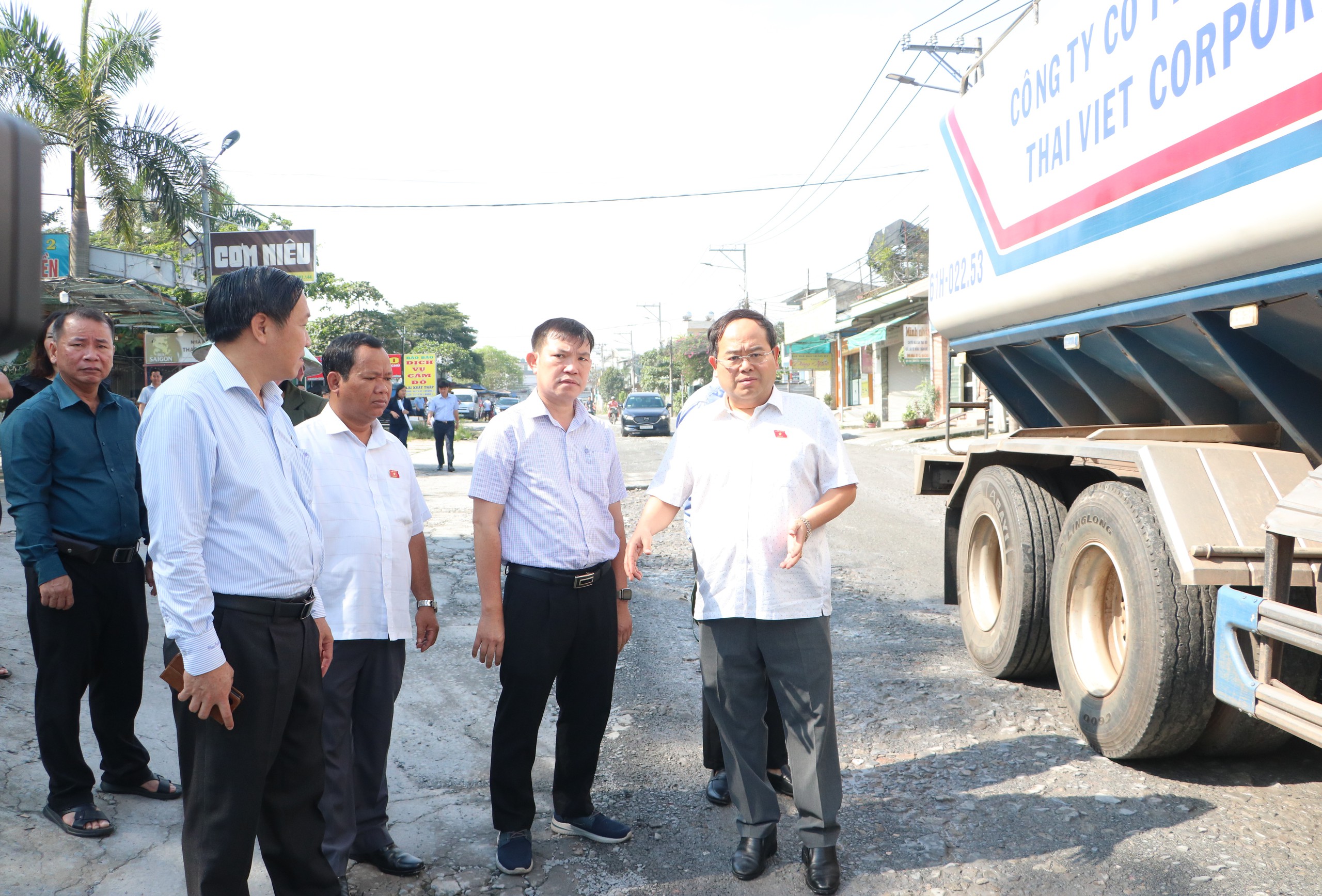 Đồng Nai: Cấm xe tải trên 5 tấn nhiều khung giờ, sửa nhanh đường Hoàng Văn Bổn- Ảnh 1.