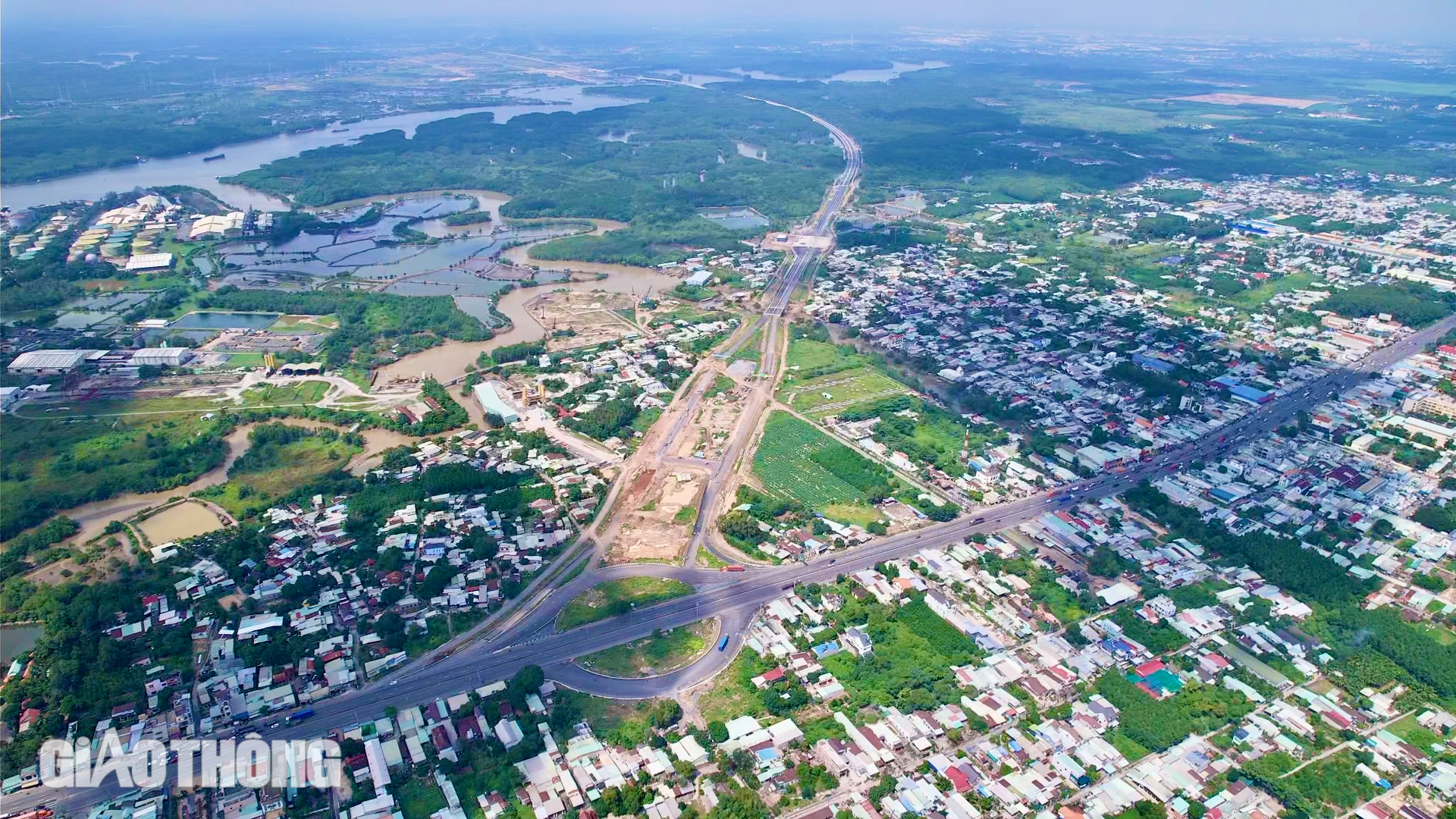 Chiêm ngưỡng đoạn cao tốc Bến Lức - Long Thành xuyên rừng ngập mặn đang hoàn thiện- Ảnh 9.