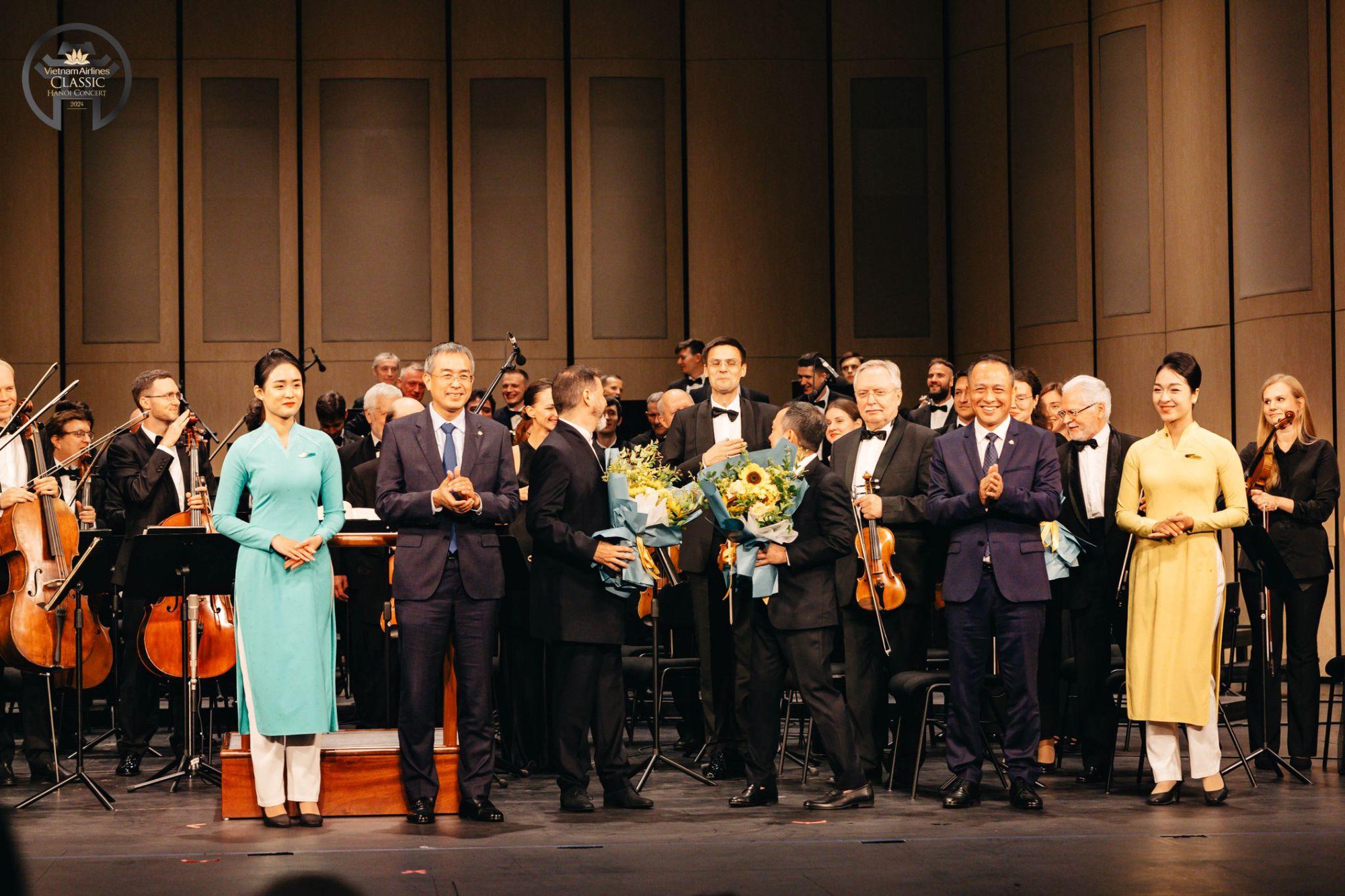 Nhiều cung bậc cảm xúc trong Vietnam Airlines Classic Hanoi Concert 2024- Ảnh 10.