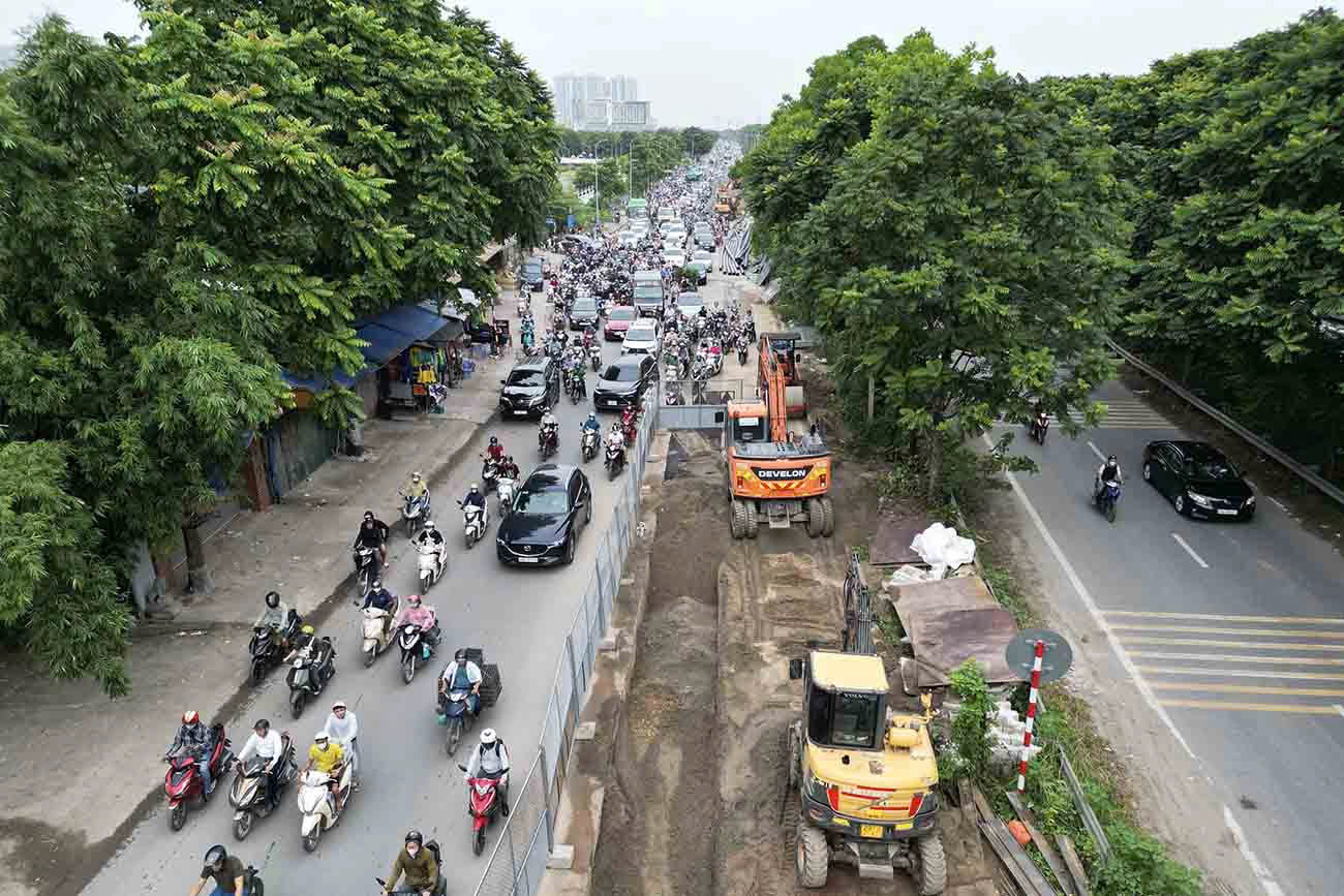 Hà Nội: Thi công ẩu trên đại lộ Thăng Long, 4 nhà thầu bị xử phạt- Ảnh 1.