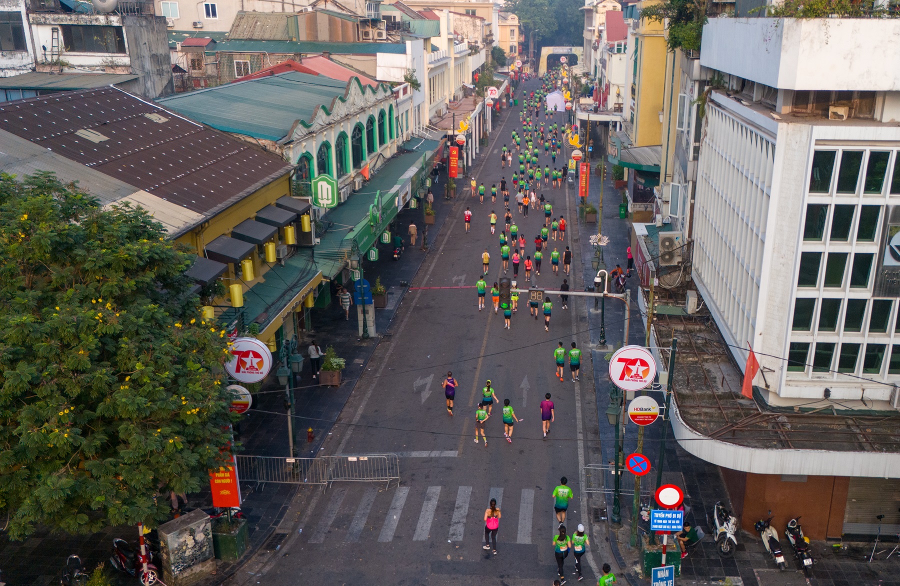 Khoảnh khắc thăng hoa trên đường chạy mùa thu tuyệt đẹp của VPIM 2024- Ảnh 5.