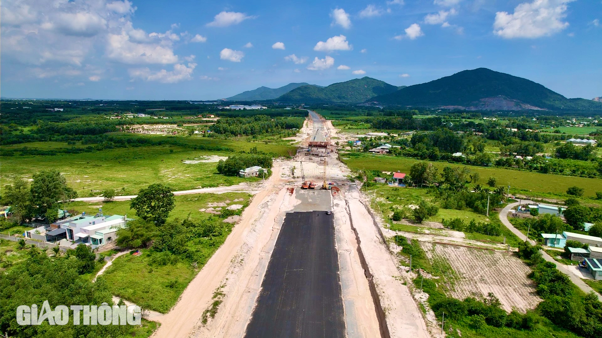 Cao tốc Biên Hòa - Vũng Tàu: Đoạn qua Vũng Tàu đã được phủ lớp nhựa đường- Ảnh 10.