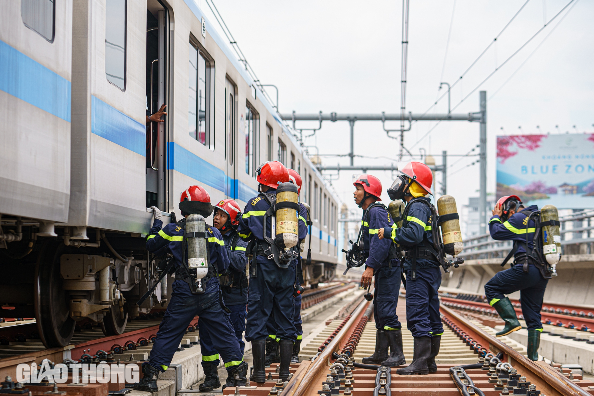 Hơn 1.000 người diễn tập cứu nạn tình huống cháy toa tàu metro Bến Thành - Suối Tiên- Ảnh 11.