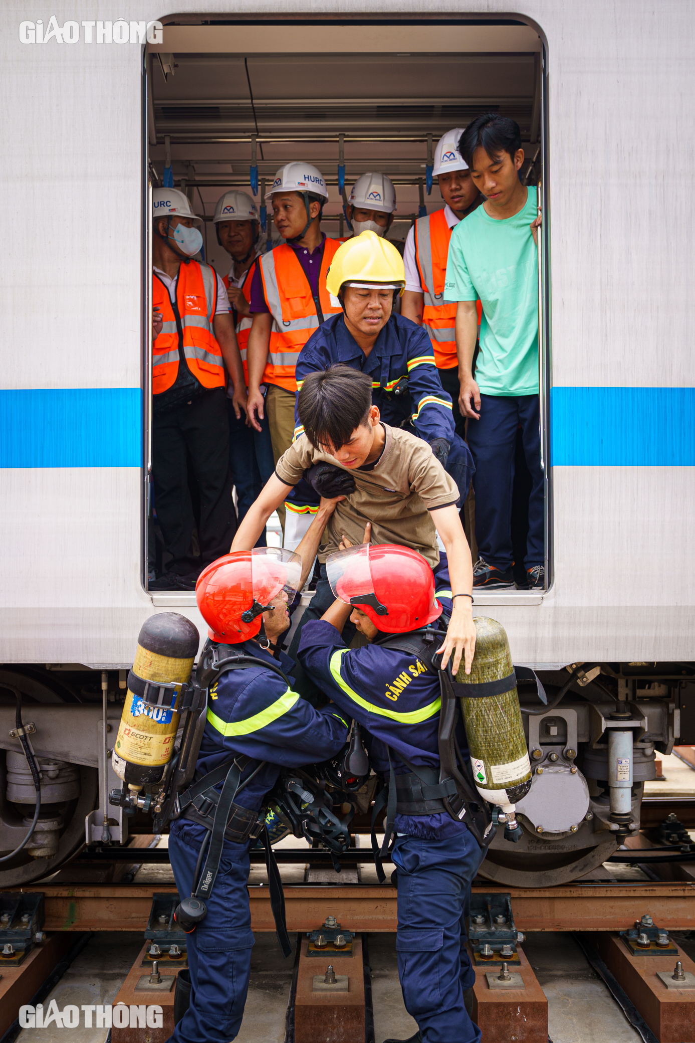 Hơn 1.000 người diễn tập cứu nạn tình huống cháy toa tàu metro Bến Thành - Suối Tiên- Ảnh 15.