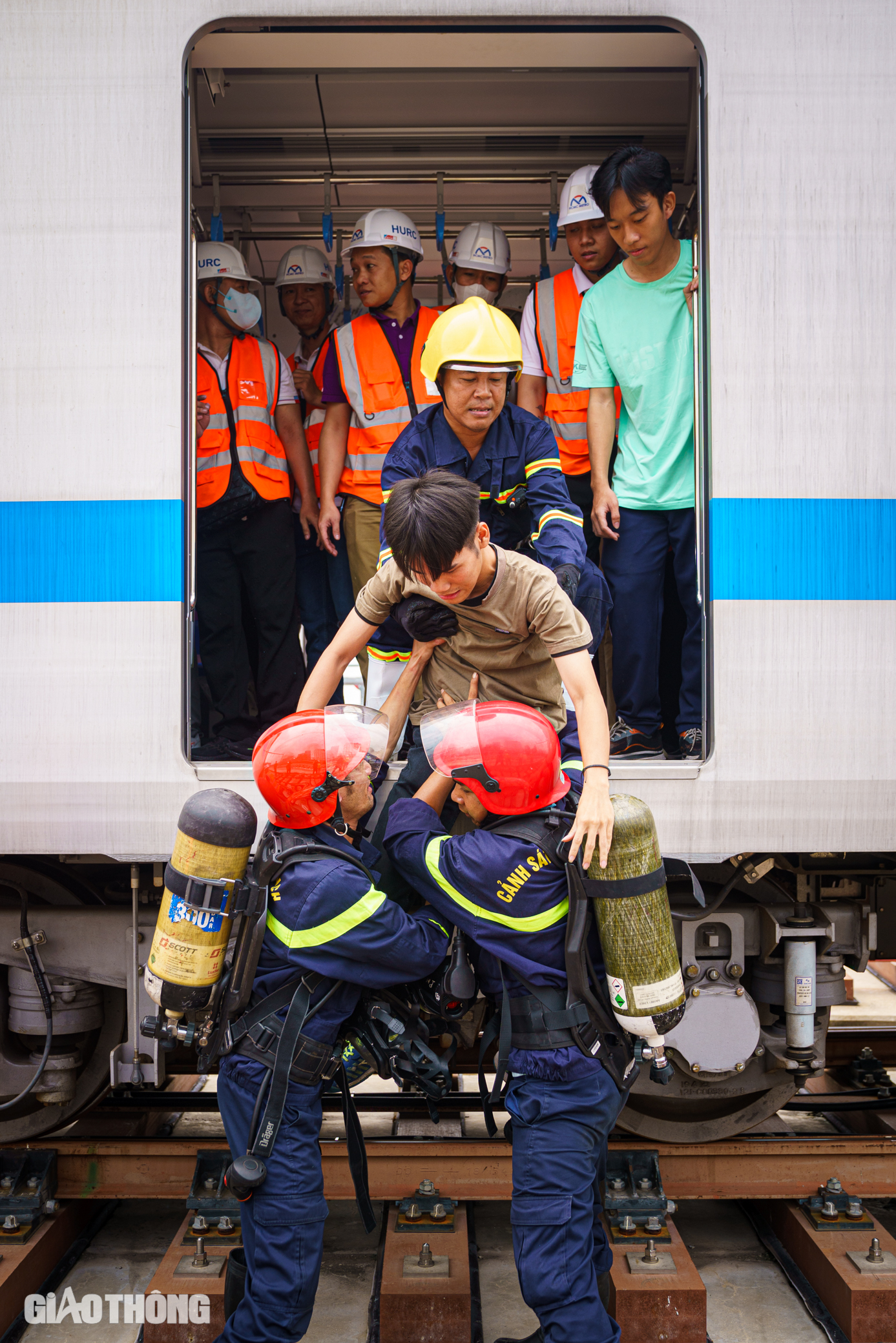 Hơn 1.000 người diễn tập cứu nạn tình huống cháy toa tàu metro Bến Thành - Suối Tiên- Ảnh 15.