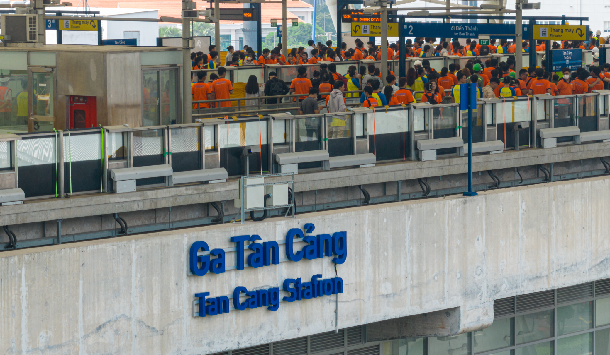 Hơn 1.000 người diễn tập cứu nạn tình huống cháy toa tàu metro Bến Thành - Suối Tiên- Ảnh 1.