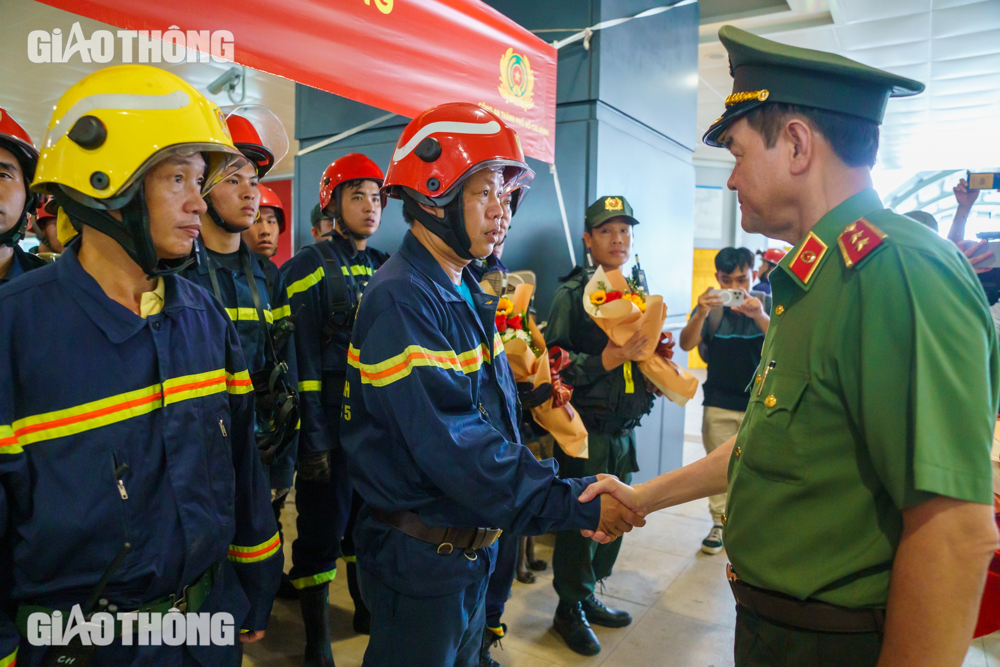 Hơn 1.000 người diễn tập cứu nạn tình huống cháy toa tàu metro Bến Thành - Suối Tiên- Ảnh 19.