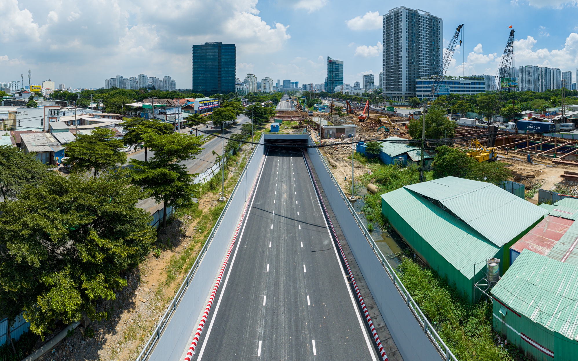 Hình ảnh hầm chui nút giao cửa ngõ phía Nam TP.HCM trước ngày thông xe một nhánh