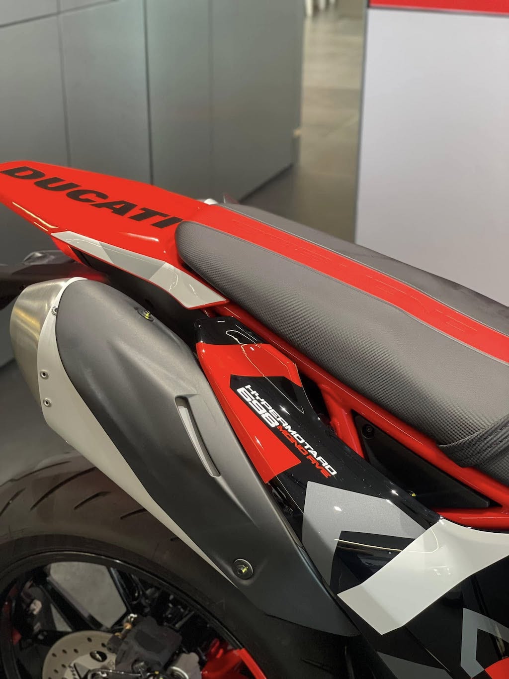 Ducati Hypermotard 698 Mono tại Việt Nam có giá từ 489 triệu đồng