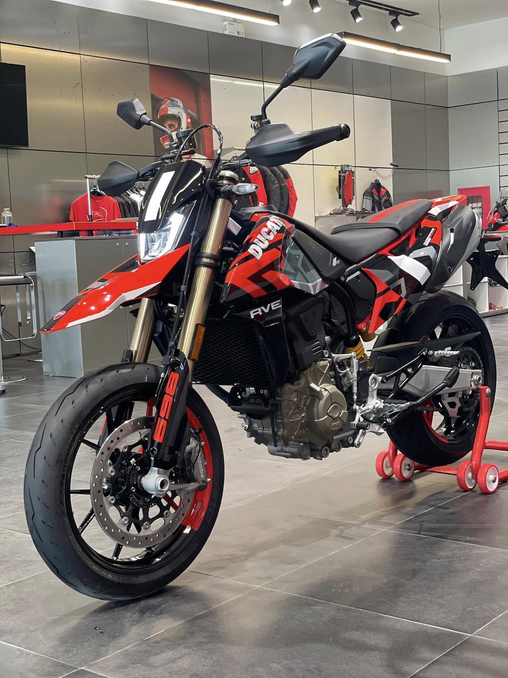 Ducati Hypermotard 698 Mono tại Việt Nam có giá từ 489 triệu đồng