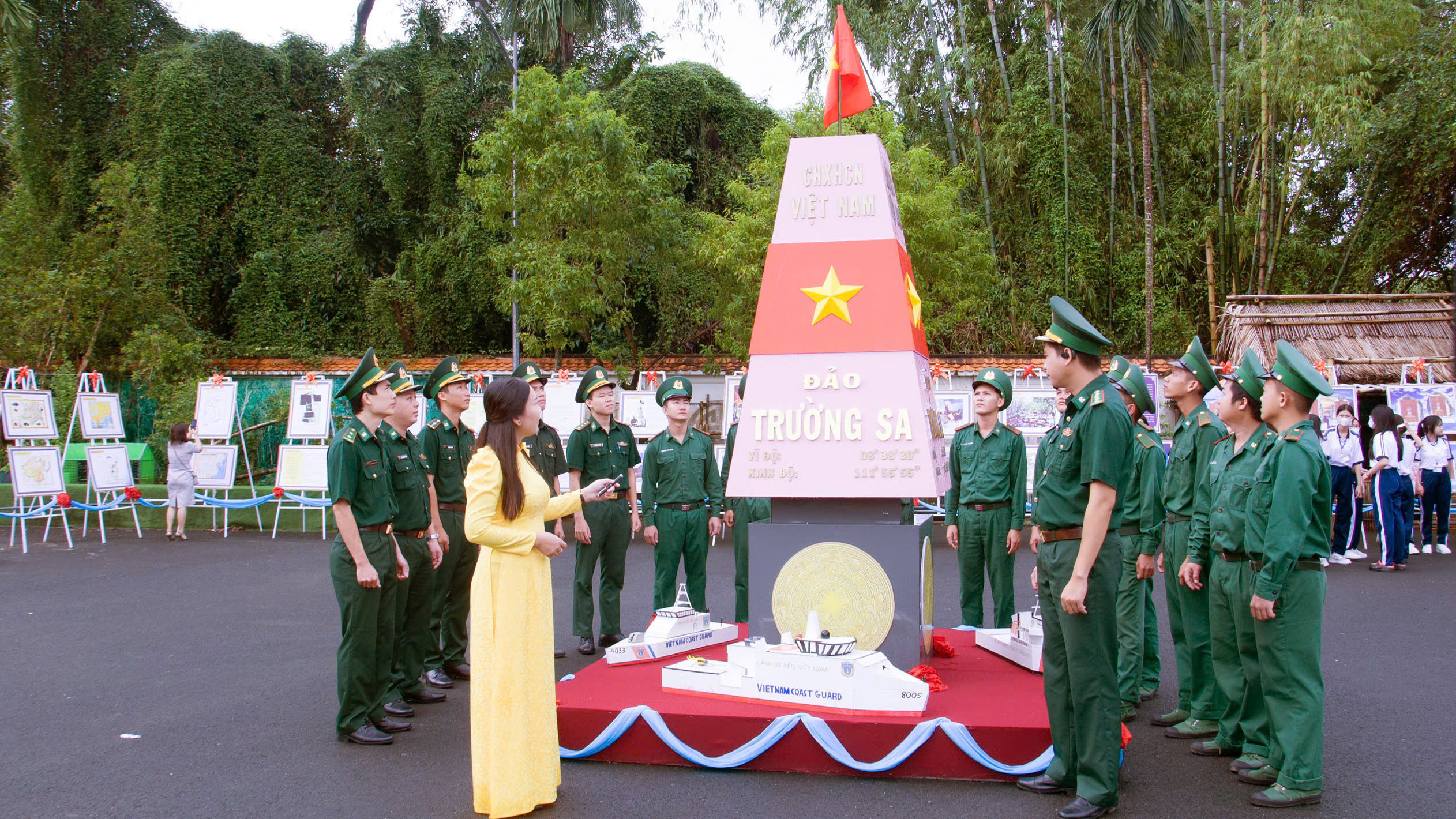 Nhiều tư liệu quý tại triển lãm "Hoàng Sa - Trường Sa của Việt Nam" ở Cà Mau- Ảnh 2.