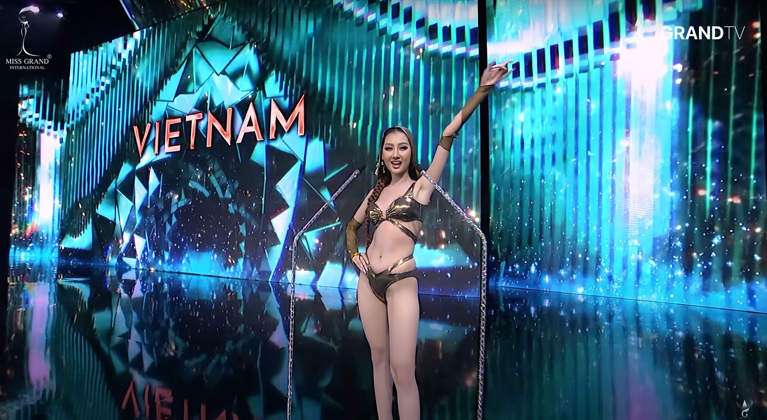 Hoa hậu Quế Anh gợi cảm với bikini tại Bán kết Miss Grand International 2024- Ảnh 3.