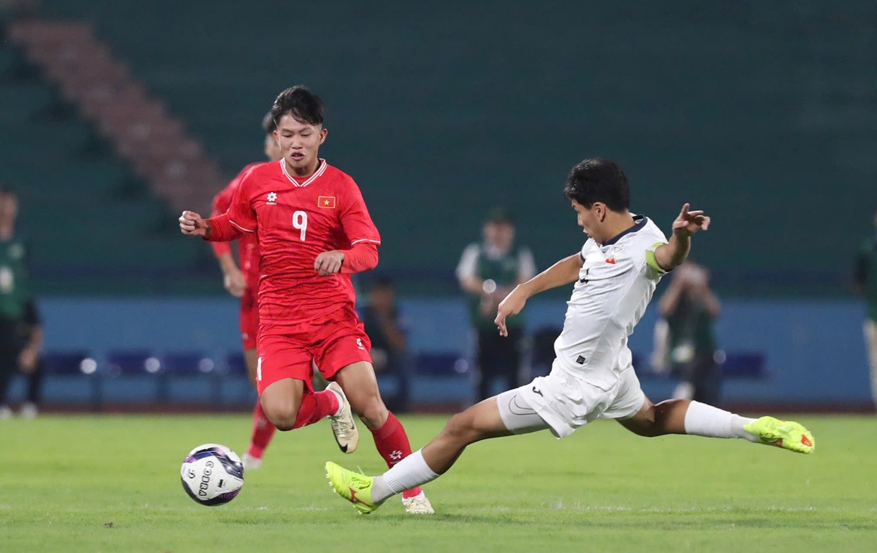 Vòng loại U17 châu Á: Phung phí cơ hội, U17 Việt Nam bị Kyrgyzstan "cưa" điểm- Ảnh 1.