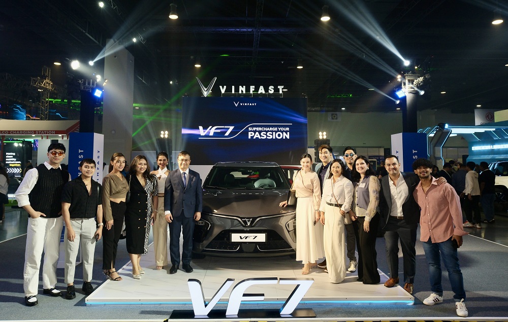 VinFast mở bán xe điện VF 7 tại Philippines- Ảnh 1.