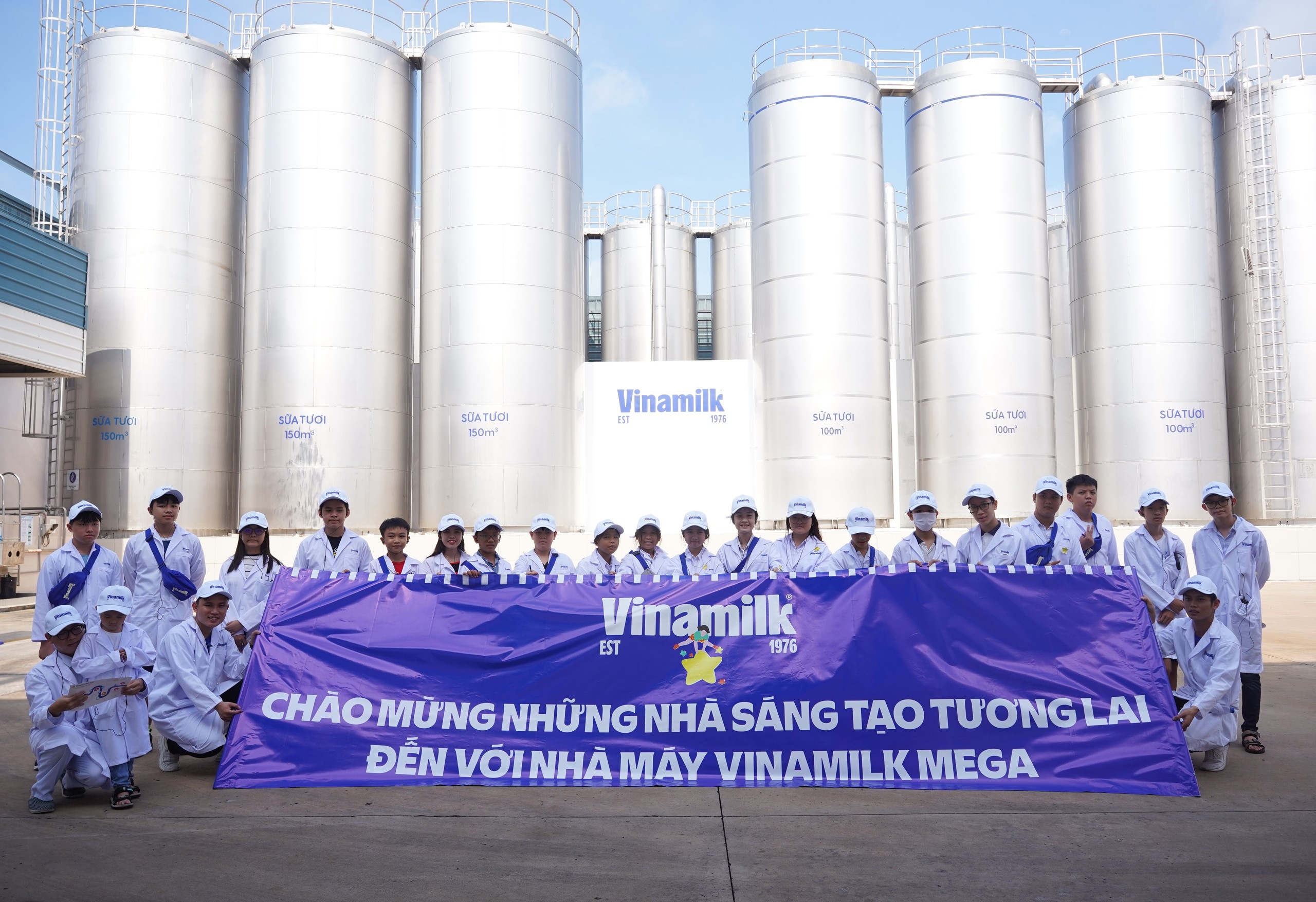 Học sinh thích thú khám phá trang trại, nhà máy “xanh” sản xuất ra hộp sữa Vinamilk- Ảnh 6.