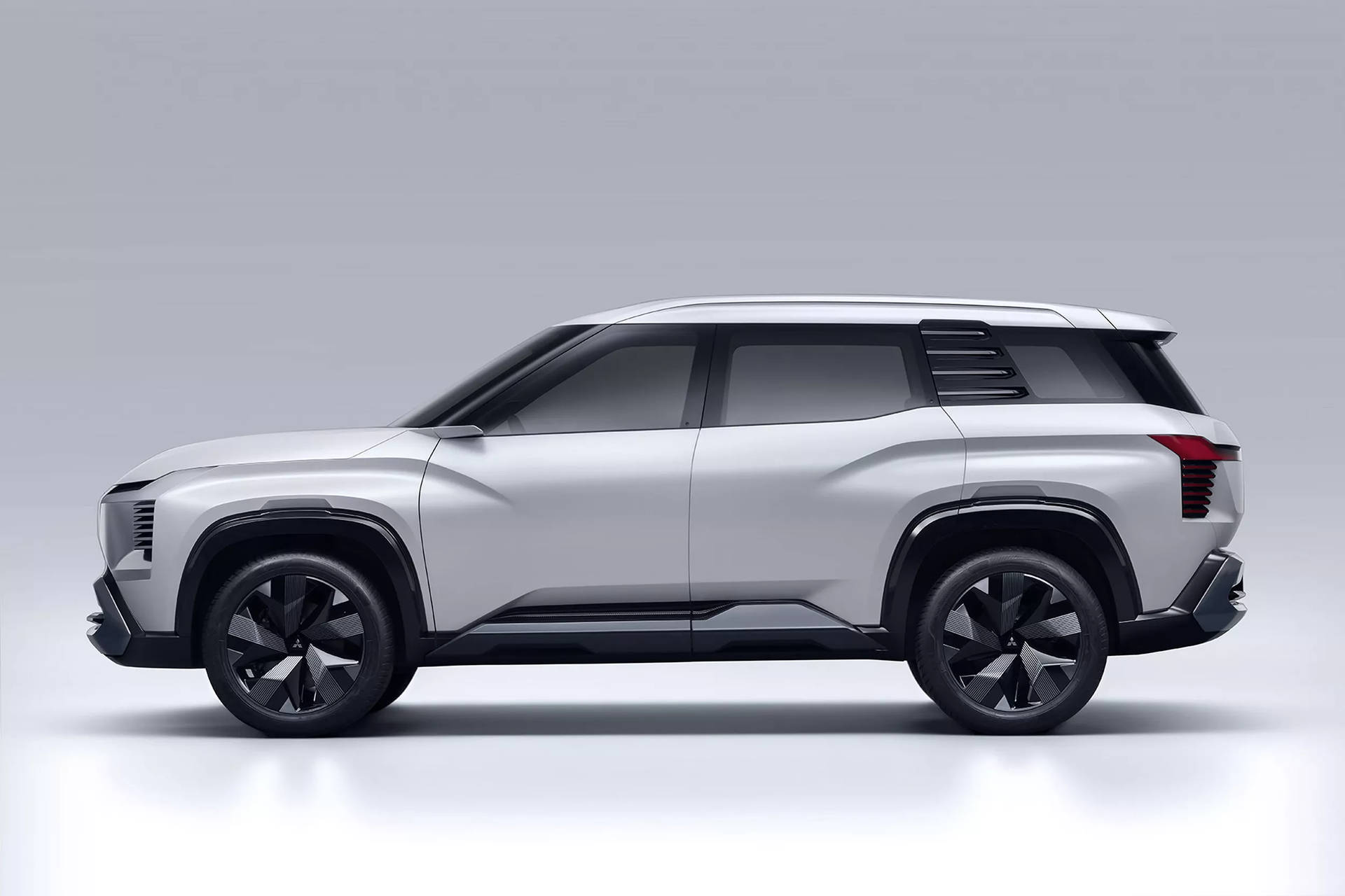 Mitsubishi DST Concept ra mắt, sắp bán tại Đông Nam Á- Ảnh 2.