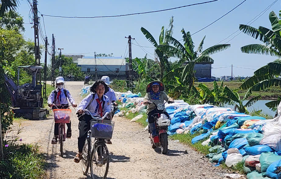 Nam Định: Khốn khổ đường vào thôn gần 500 hộ dân- Ảnh 5.