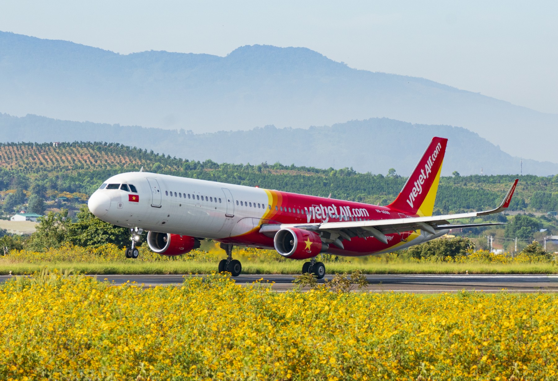 Mở loạt đường bay nội địa, Vietjet tung vé khuyến mại 0 đồng- Ảnh 1.