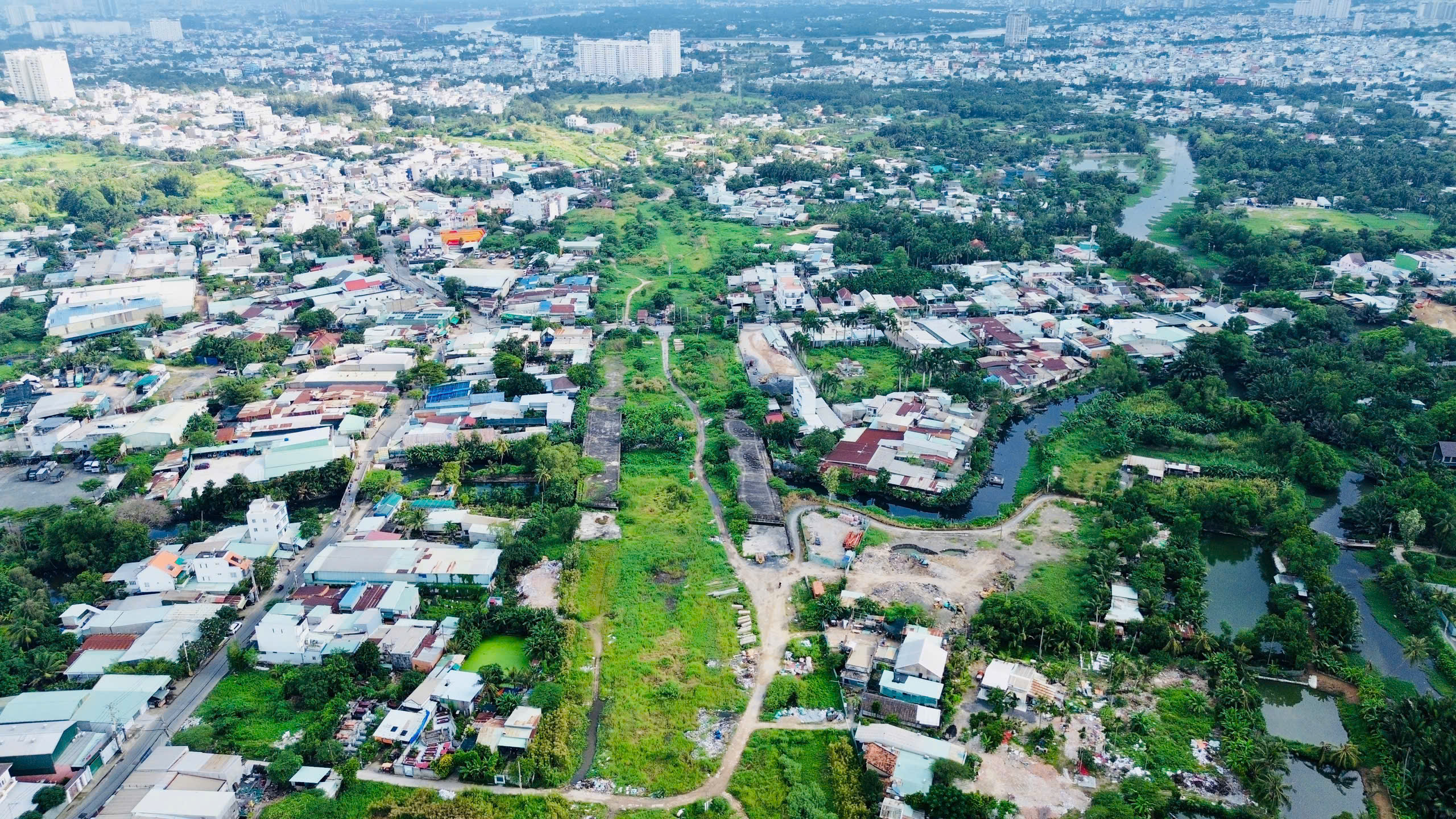 TP.HCM chạy đua giải phóng mặt bằng, chuẩn bị khởi công Vành đai 2 vào cuối năm 2025- Ảnh 2. TP.HCM chạy đua giải phóng mặt bằng, chuẩn bị khởi công Vành đai 2 vào cuối năm 2025- Ảnh 2.