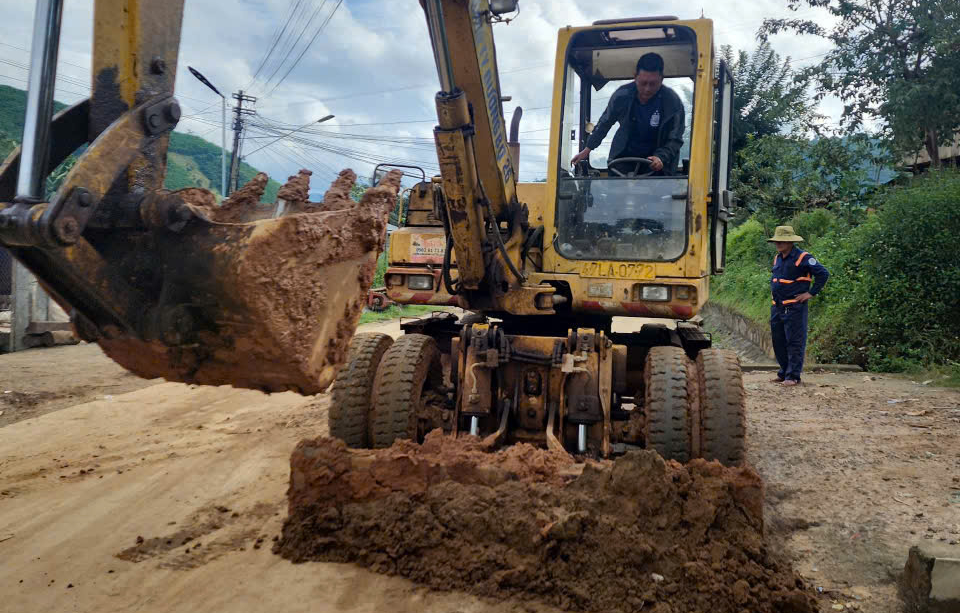 Khắc phục sạt lở đường Hồ Chí Minh và đường Trường Sơn Đông qua Kon Tum- Ảnh 5.