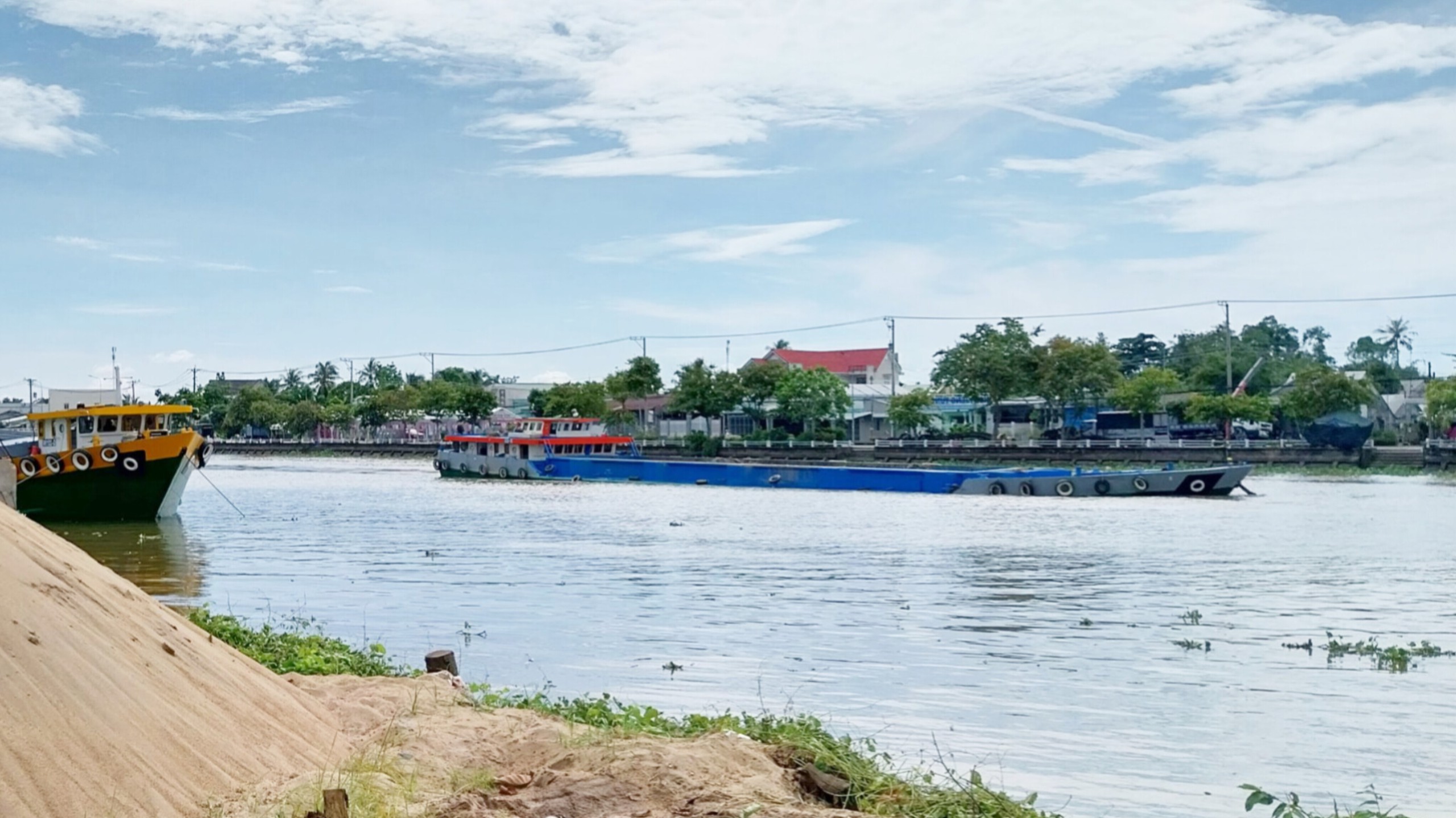 Đồng Tháp: Nhiều biện pháp đảm bảo an toàn giao thông đường thủy nội địa- Ảnh 1.