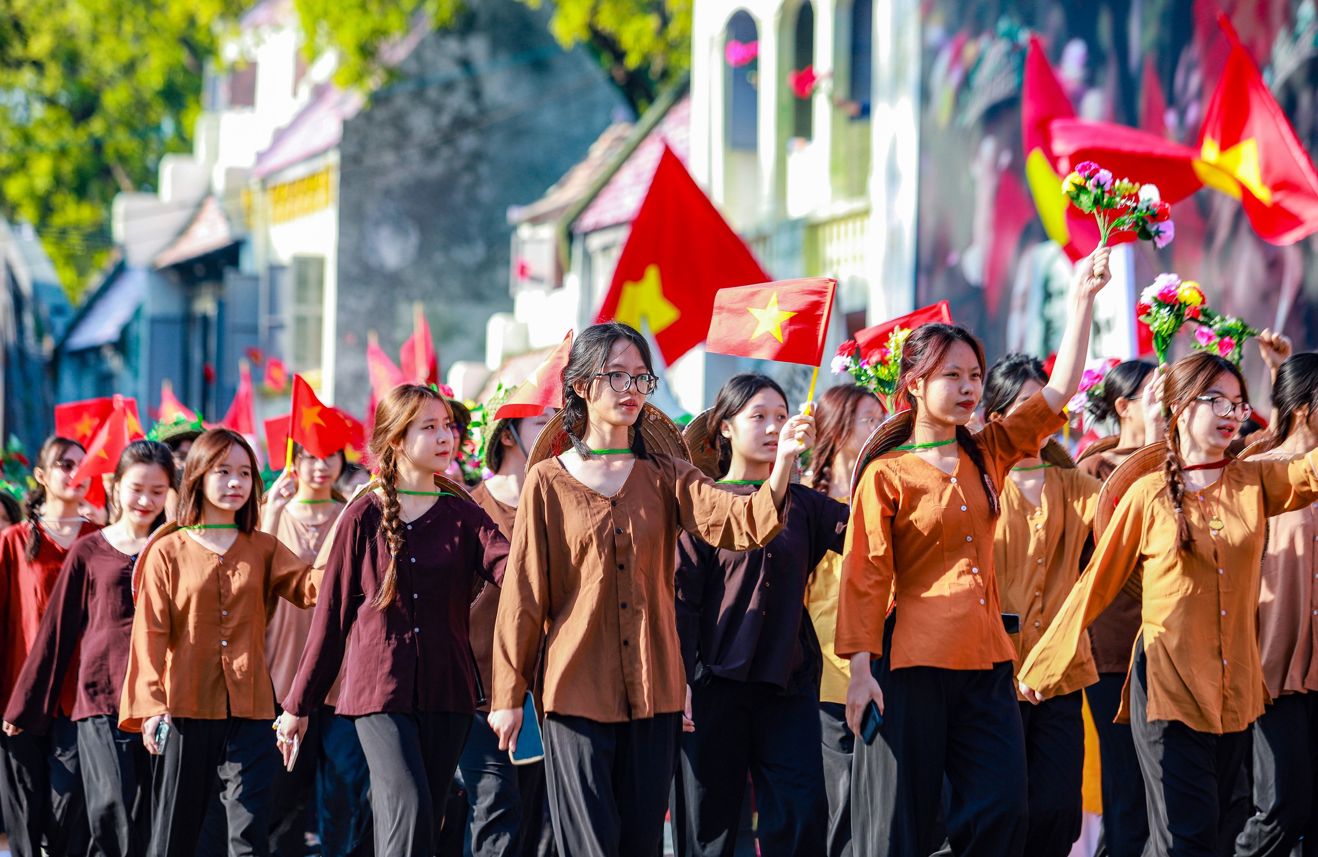 Tái hiện thời khắc đoàn quân tiếp quản Thủ đô năm 1954 bên bờ Hồ Gươm- Ảnh 13.