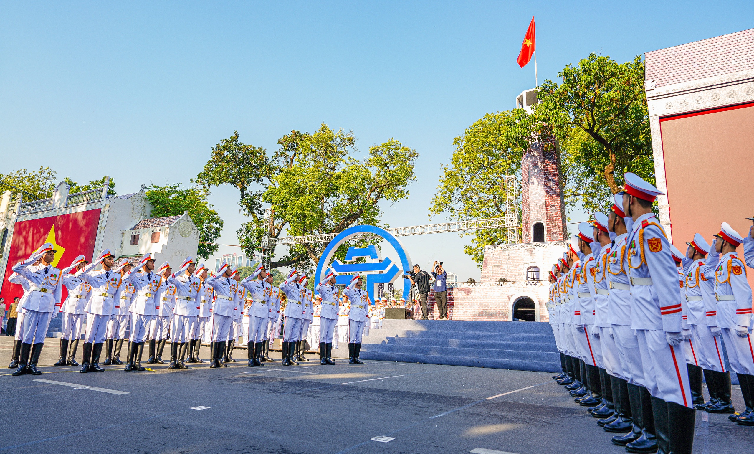 Tái hiện thời khắc đoàn quân tiếp quản Thủ đô năm 1954 bên bờ Hồ Gươm- Ảnh 7.