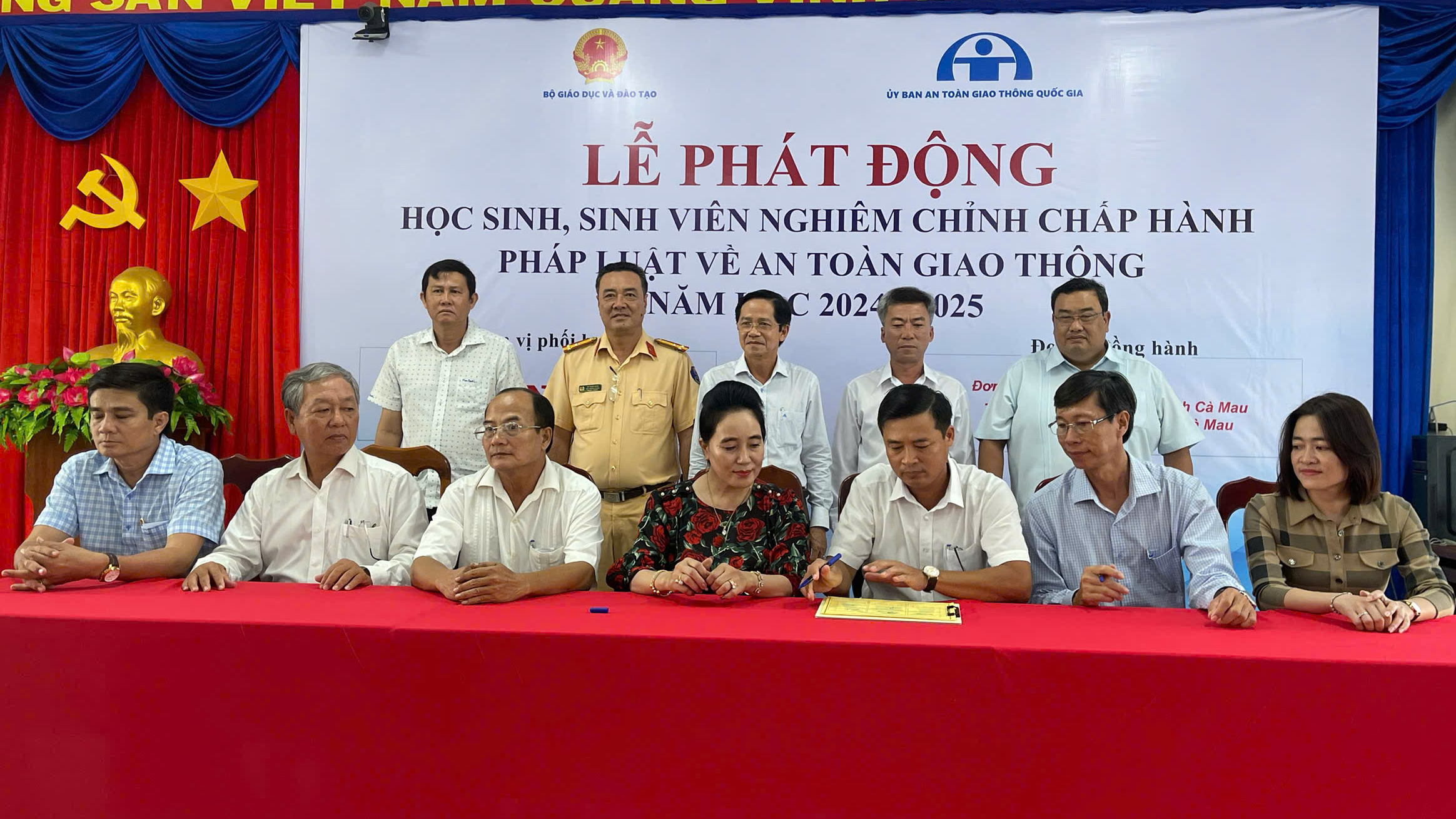 Cà Mau phát động học sinh, sinh viên chấp hành luật giao thông- Ảnh 1.