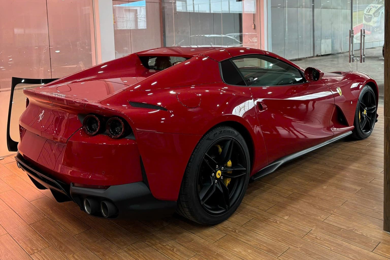 Ferrari 812 GTS đầu tiên tại Việt Nam chính thức lộ diện- Ảnh 2.