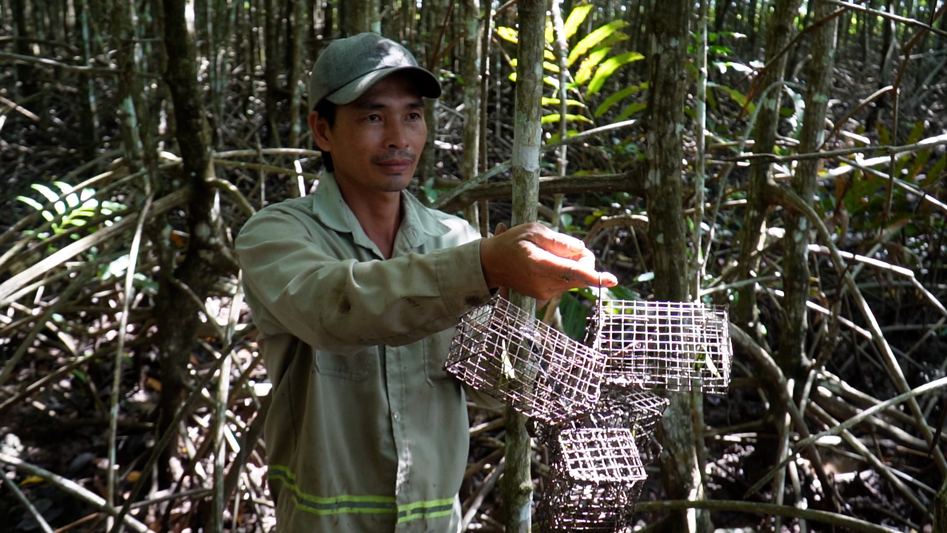 Độc đáo nghề săn chù ụ của nông dân Cà Mau- Ảnh 9.